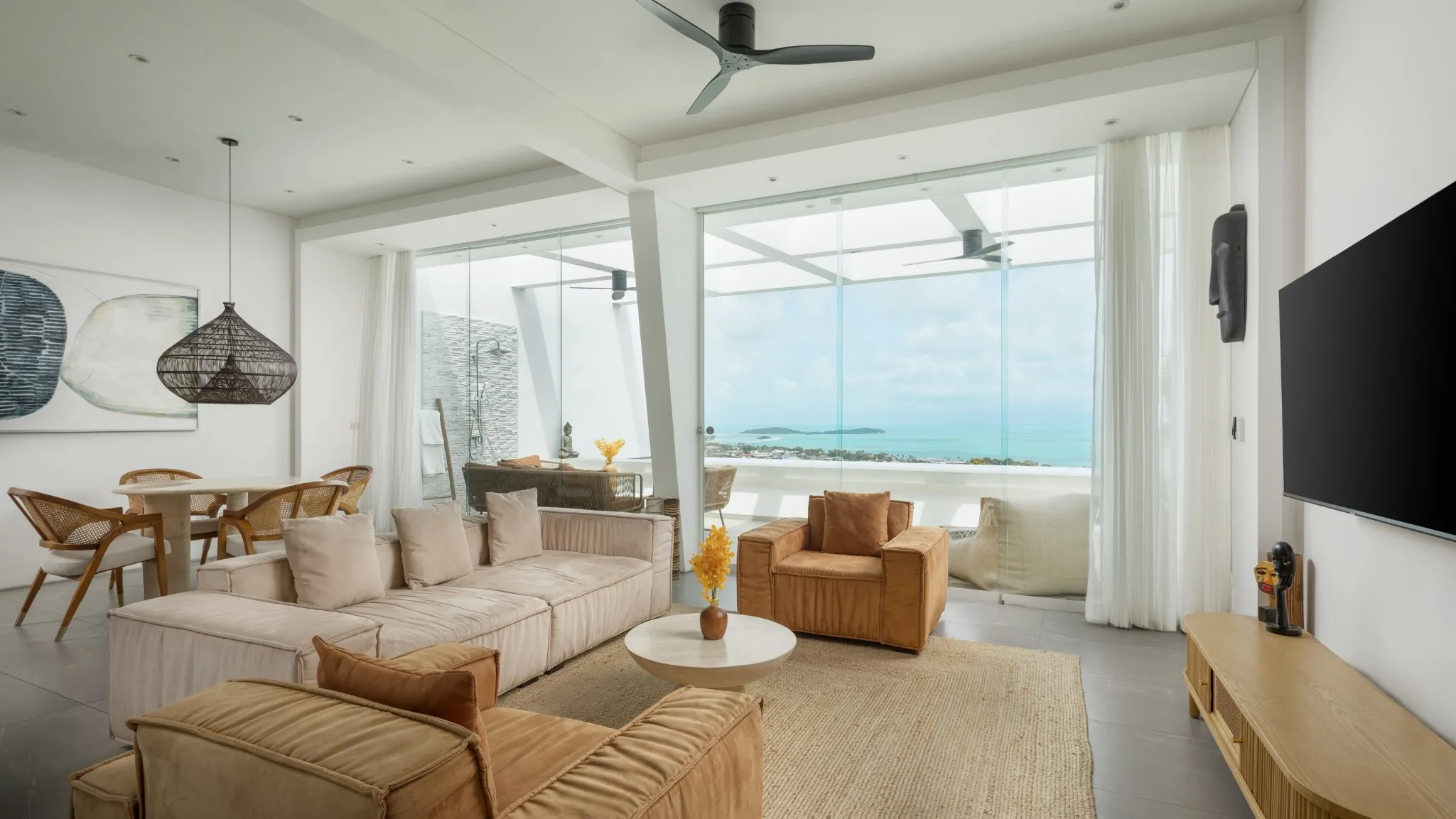 Golden Lotus - The Flourish Villa - Airy living and dining area