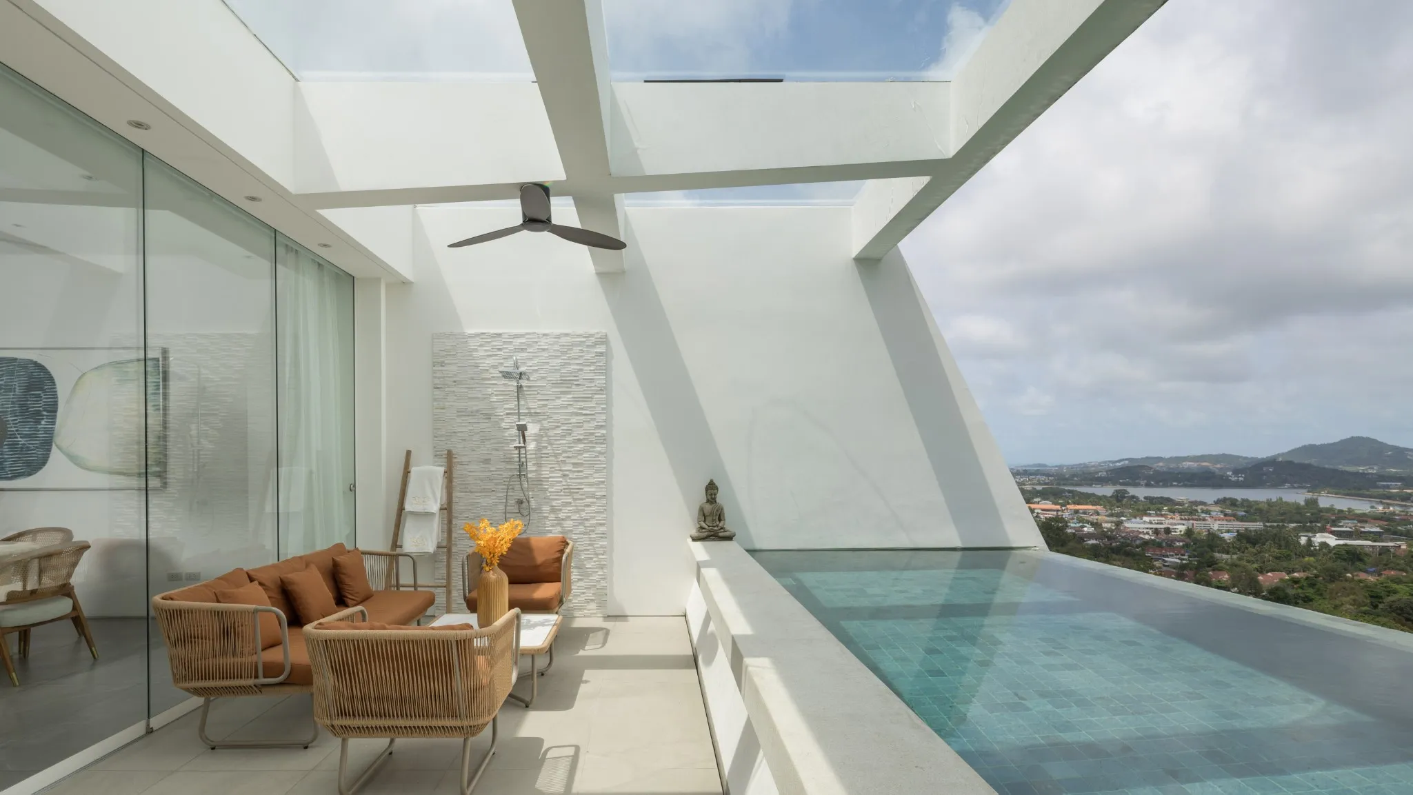 Golden Lotus - The Flourish Villa - Terrace and pool with breathtaking views