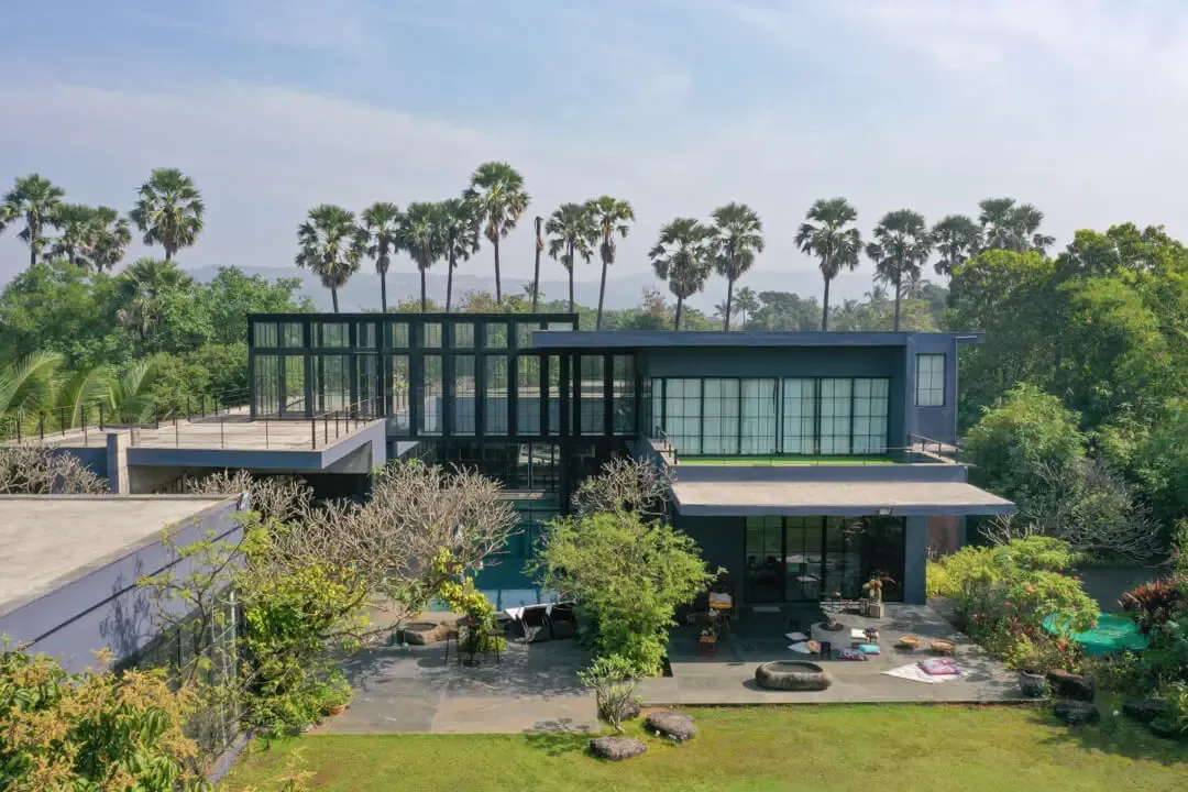 Greystone Manor - Villa Front view