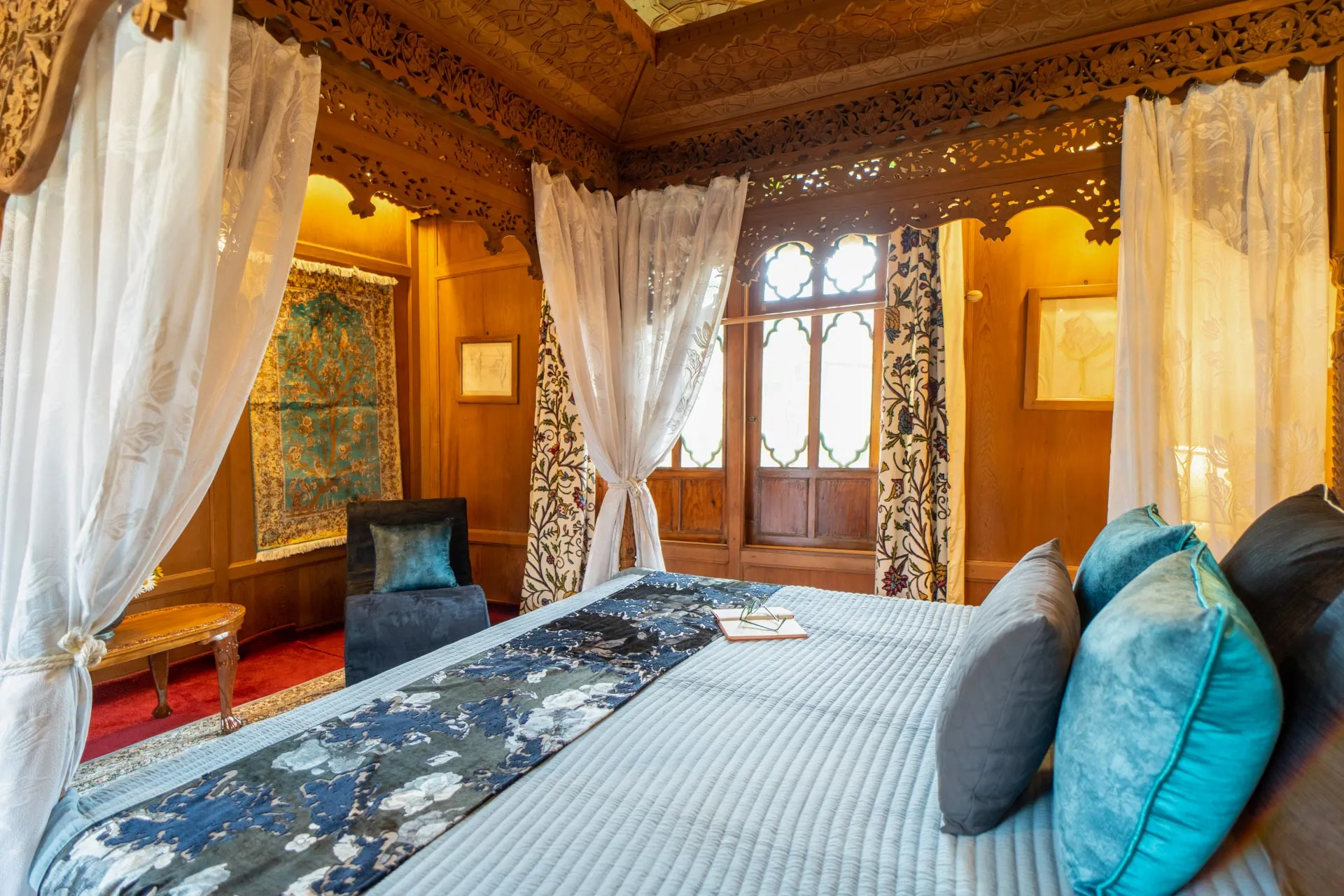 Harmukh Houseboat - Bedroom 1
