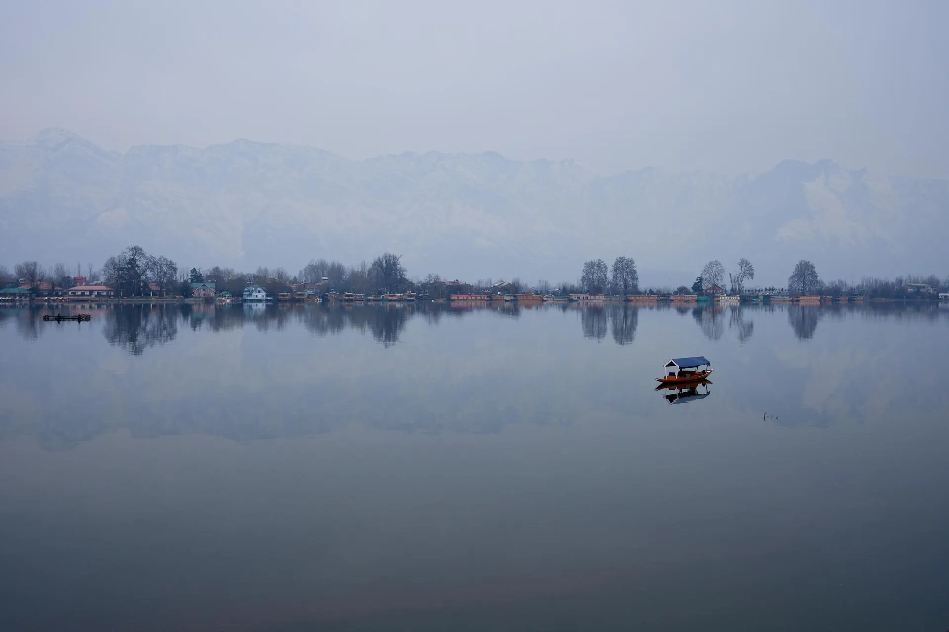 Harmukh Houseboat - Nigeen Lake - Kashmir