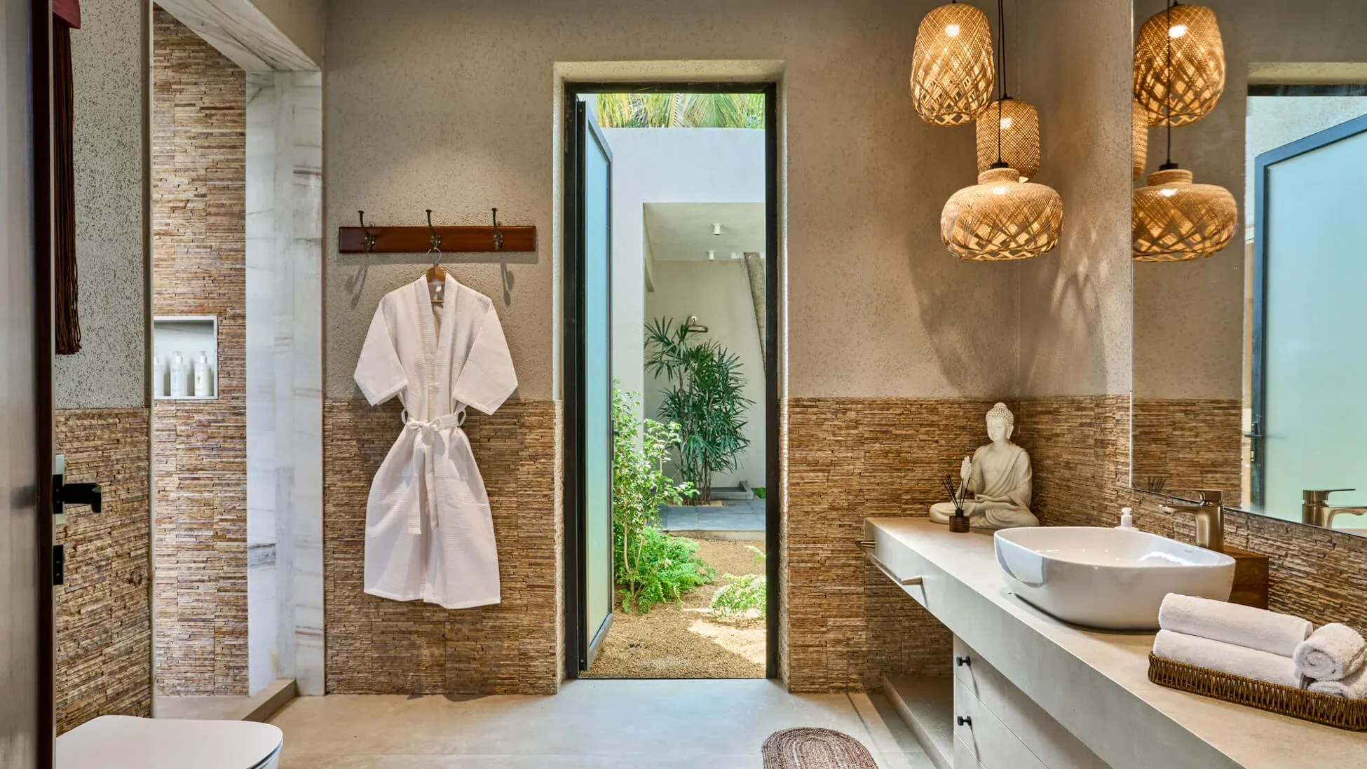 Poolside Bathroom | Hermes Coves | Lohono Stays