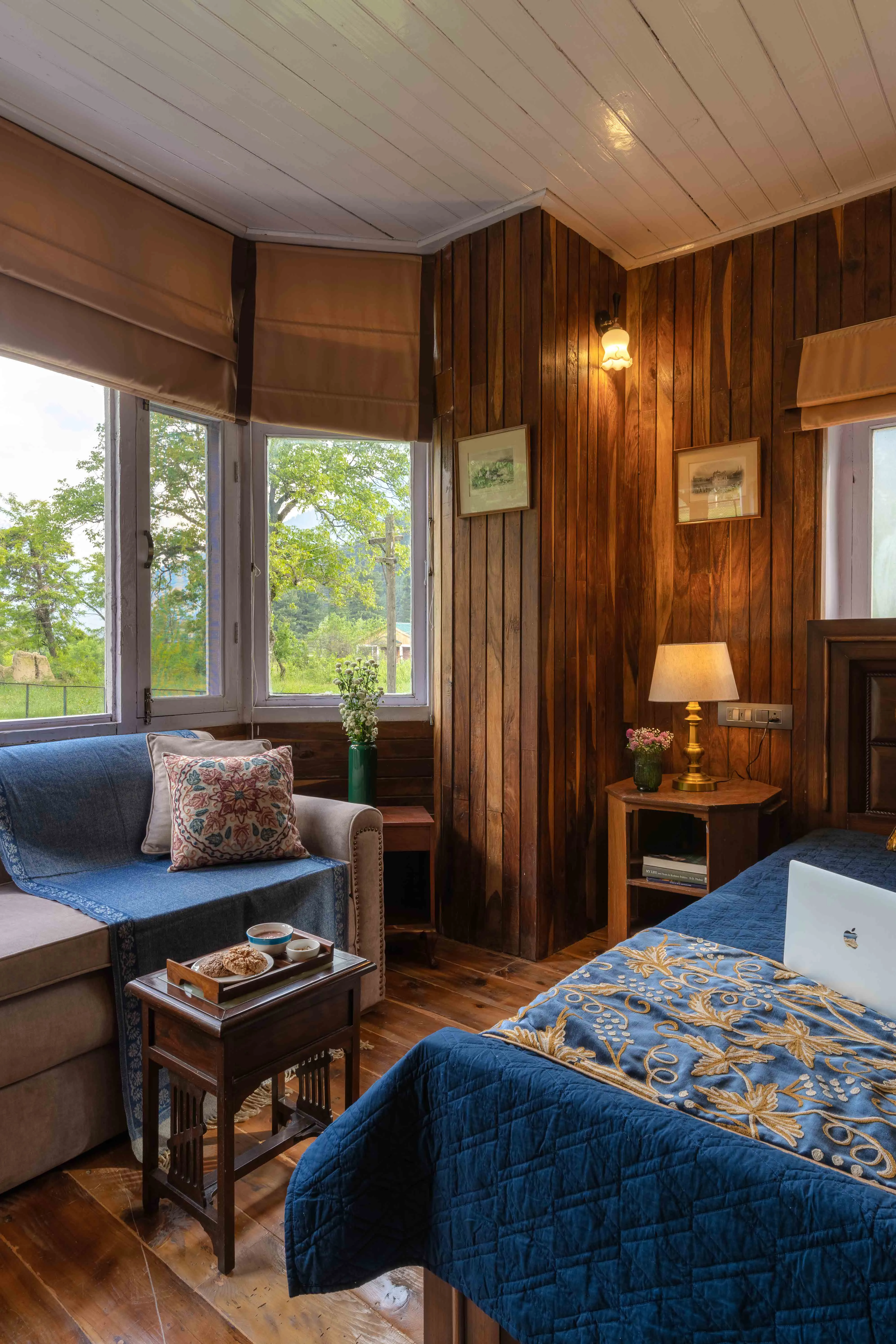 Hill Retreat - Bedroom Seating Area