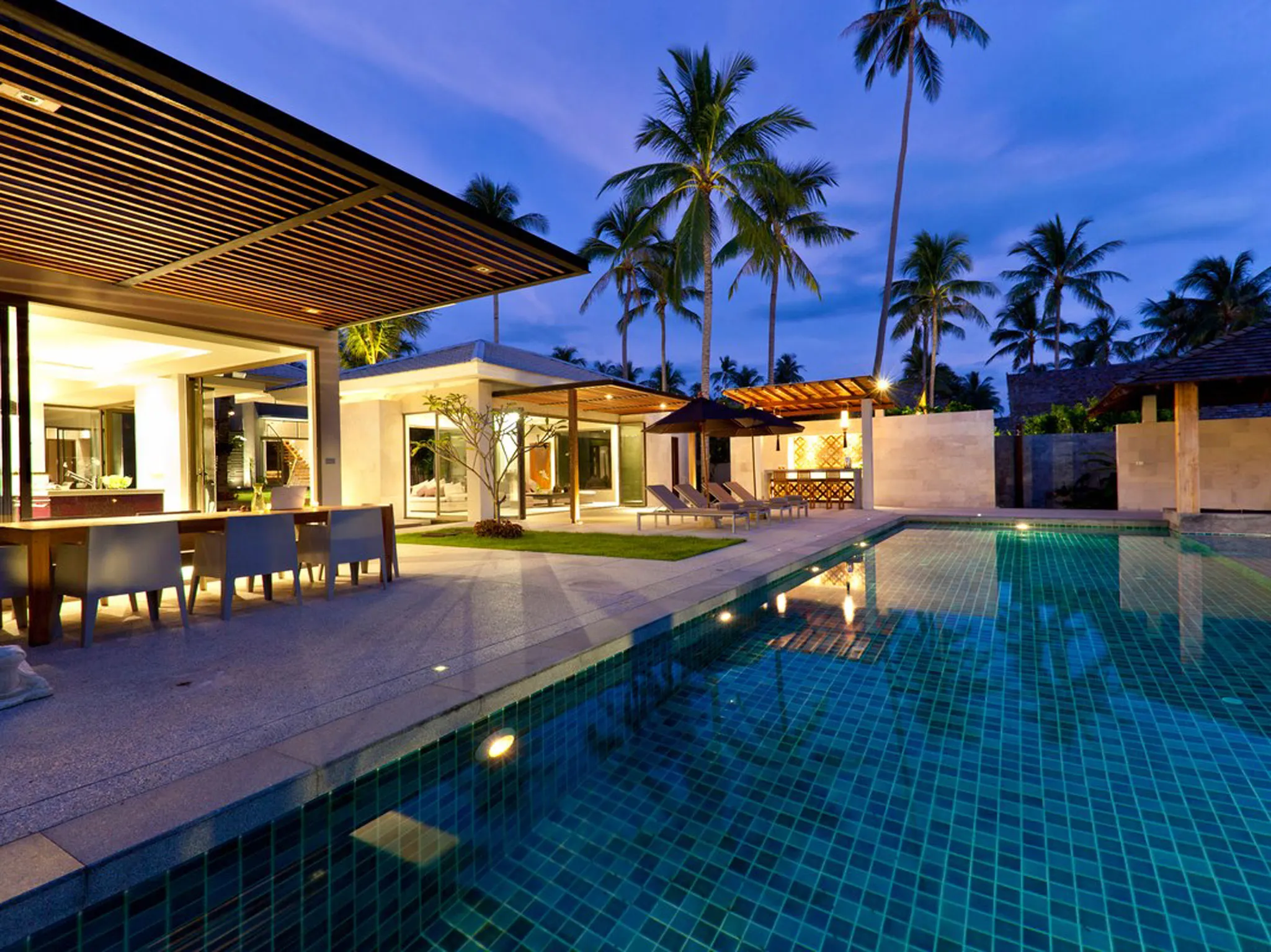 Inasia - Pool and barbecue area