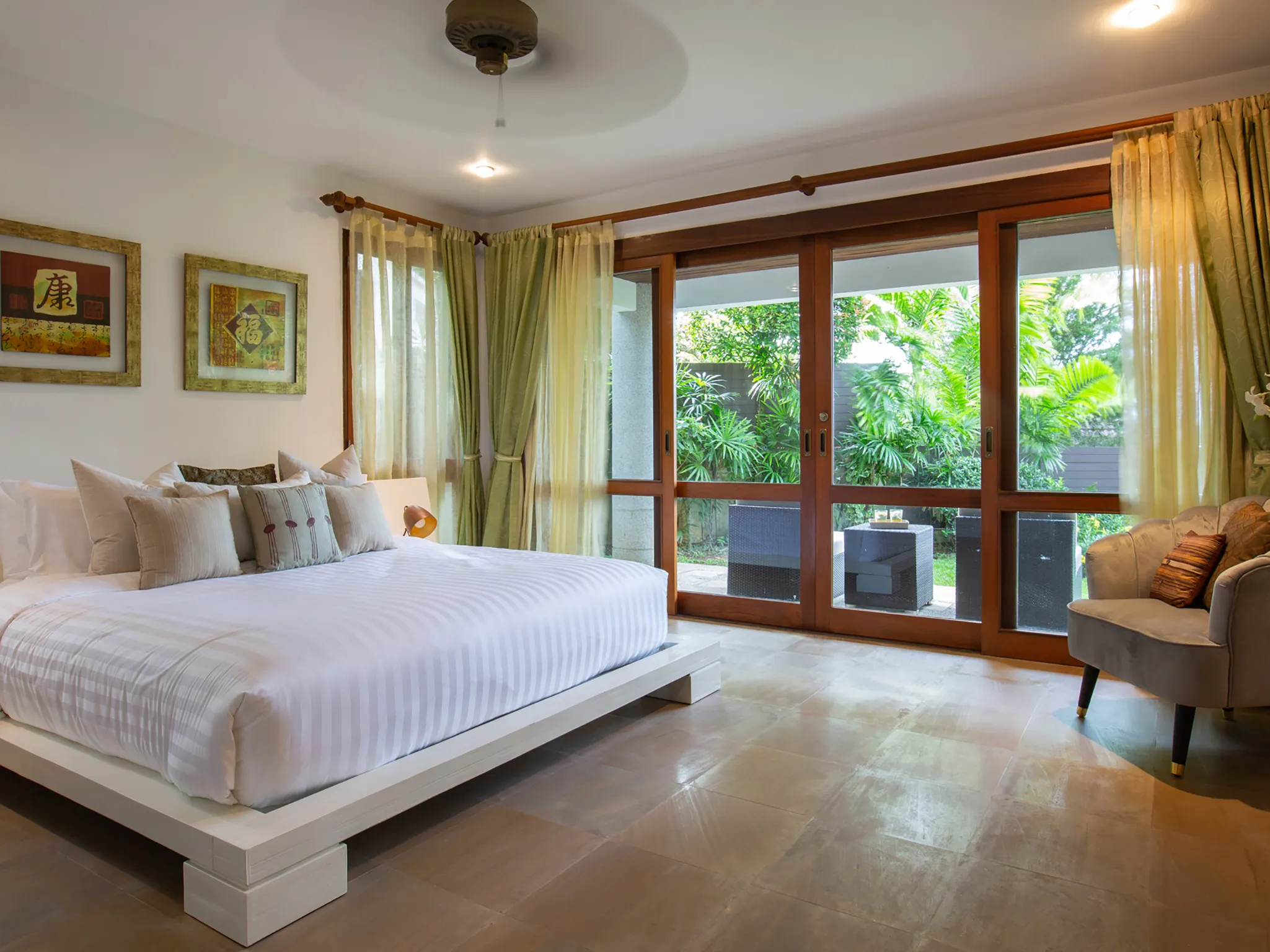 Infinity View - Guest bedroom 3 details
