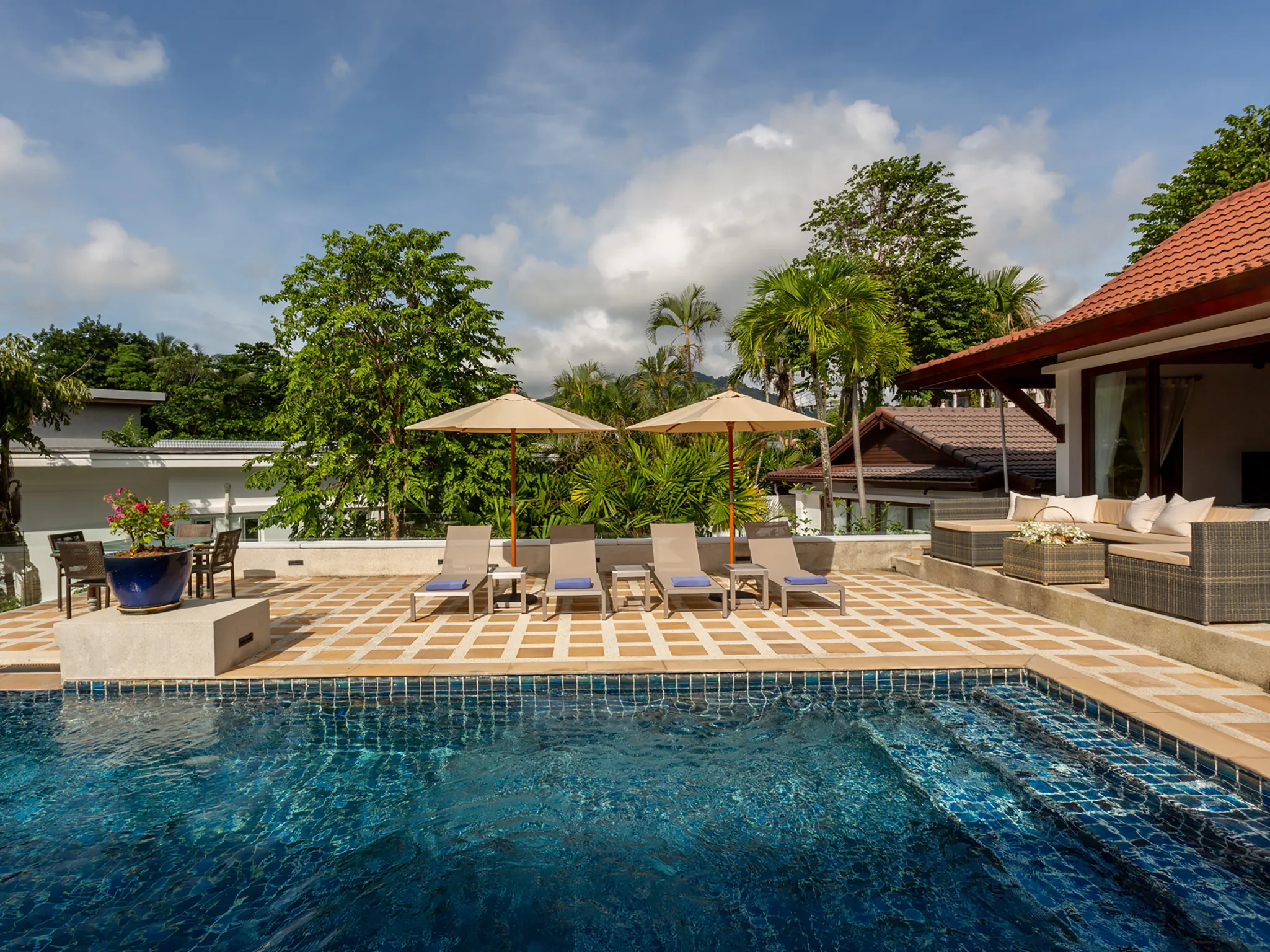Infinity View - Pool area
