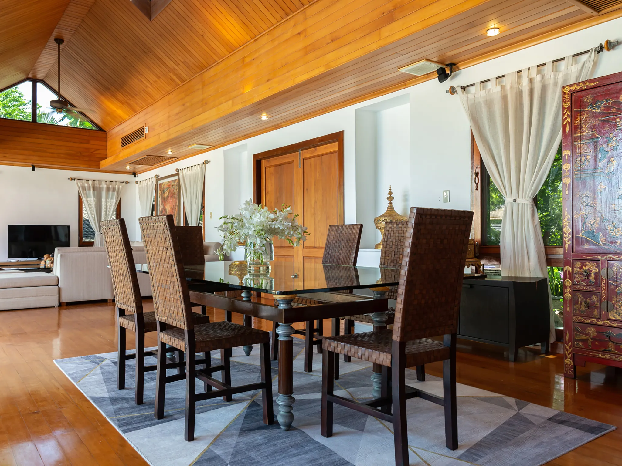 Infinity View - Dining area view from the living room