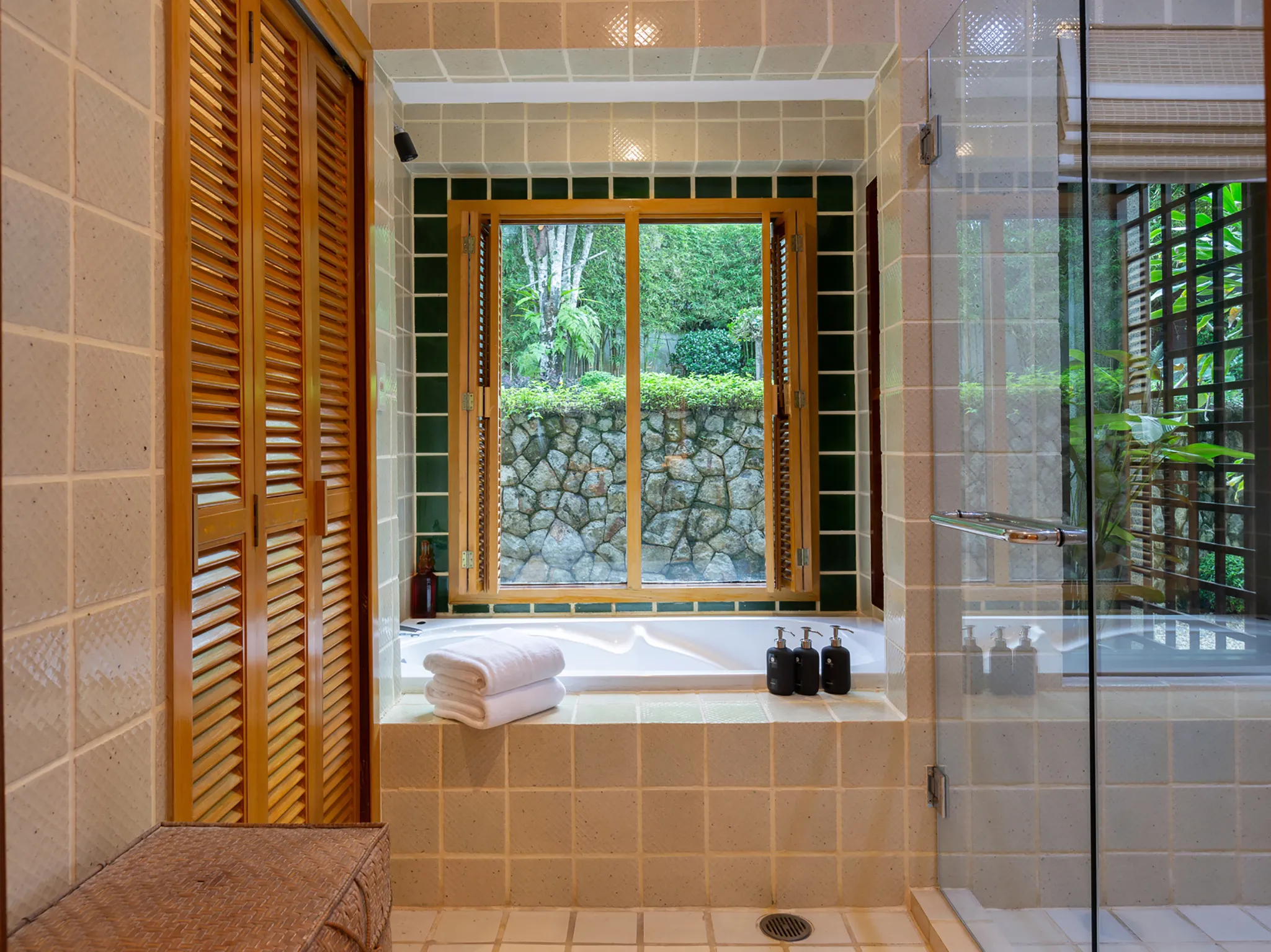 Infinity View - Bathtub