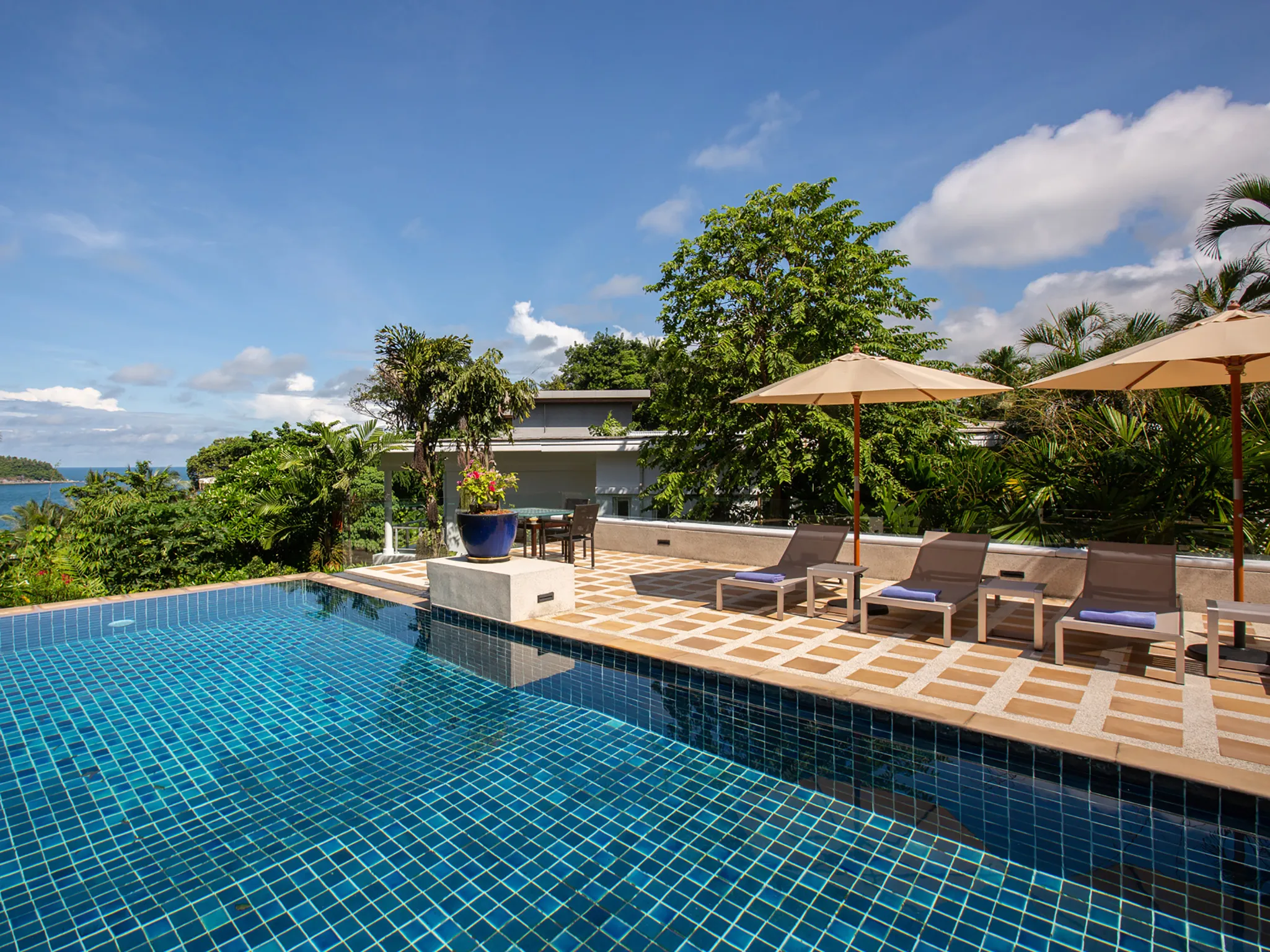 Infinity View - Pool and ocean views