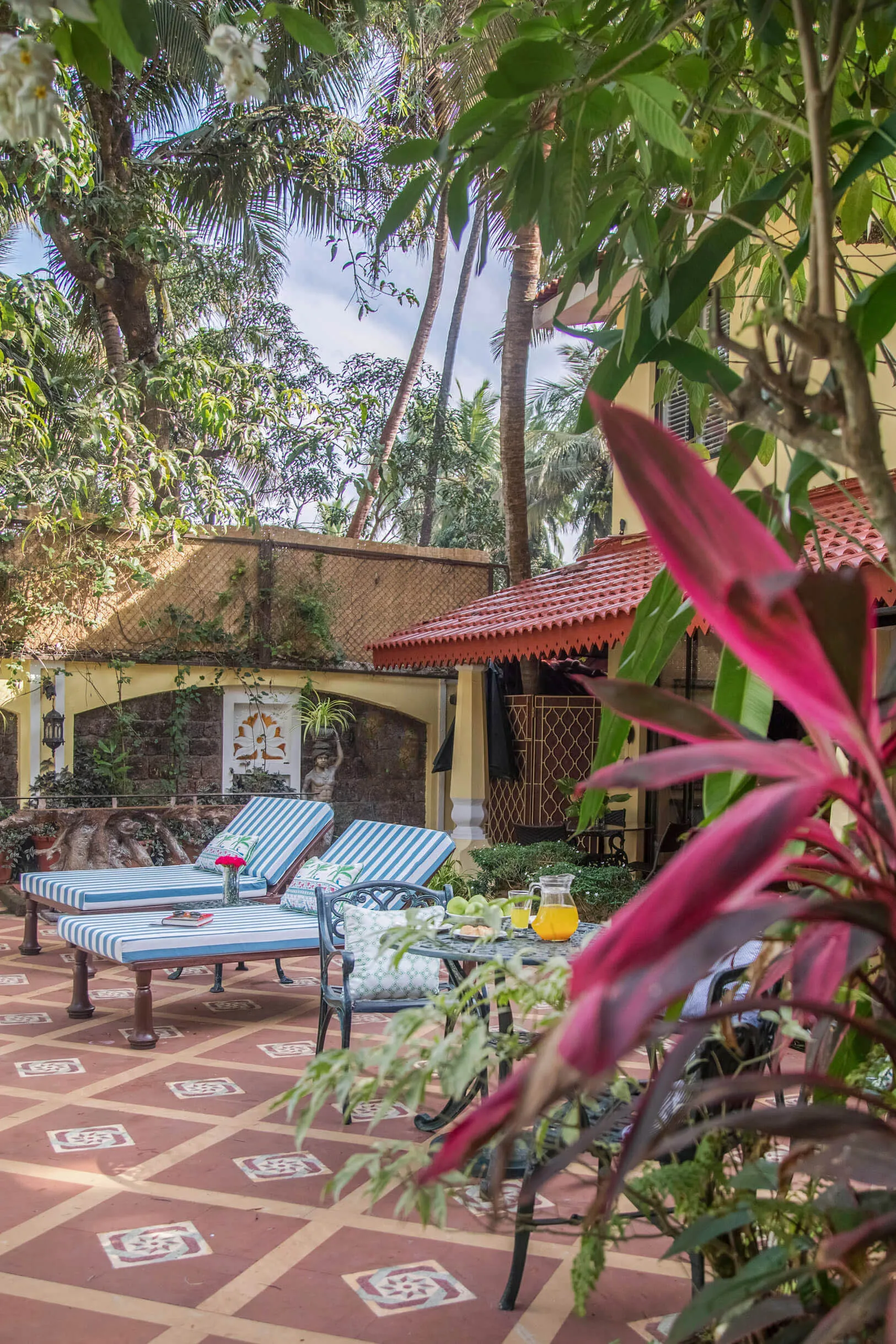 Ishavilas - Pool Sitting Area