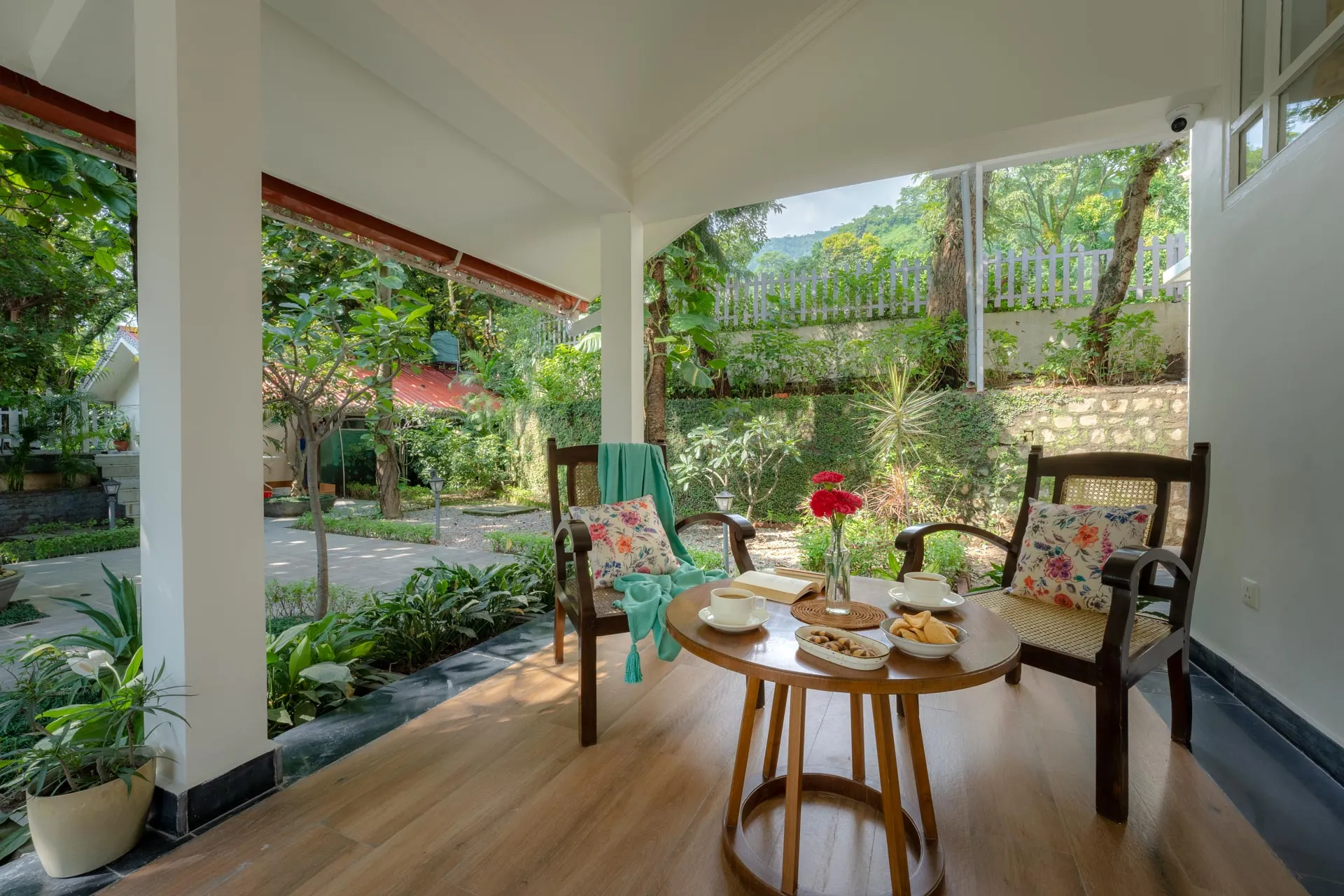 Ivy Cottage - Patio tea setup
