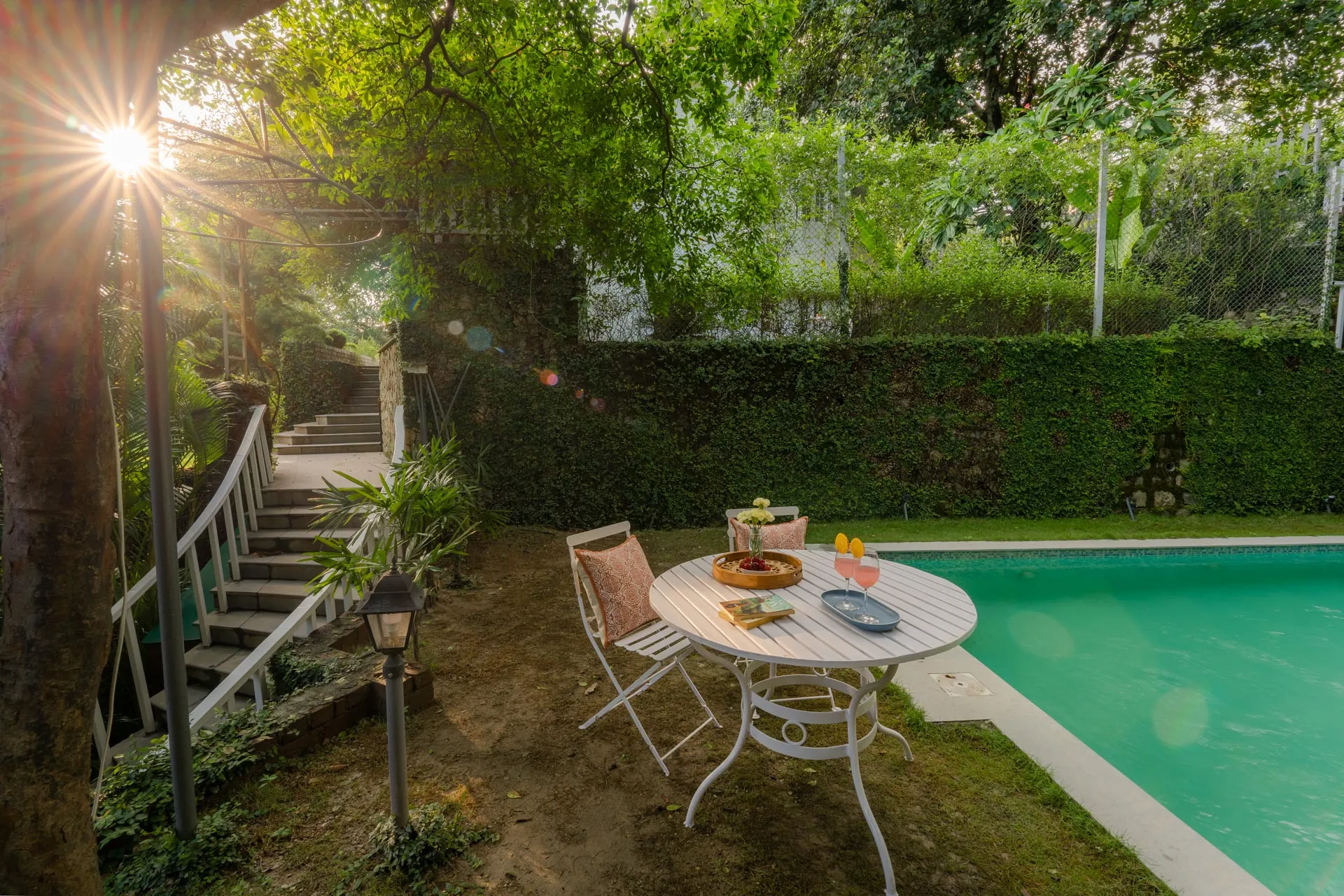 Ivy Cottage - Poolside