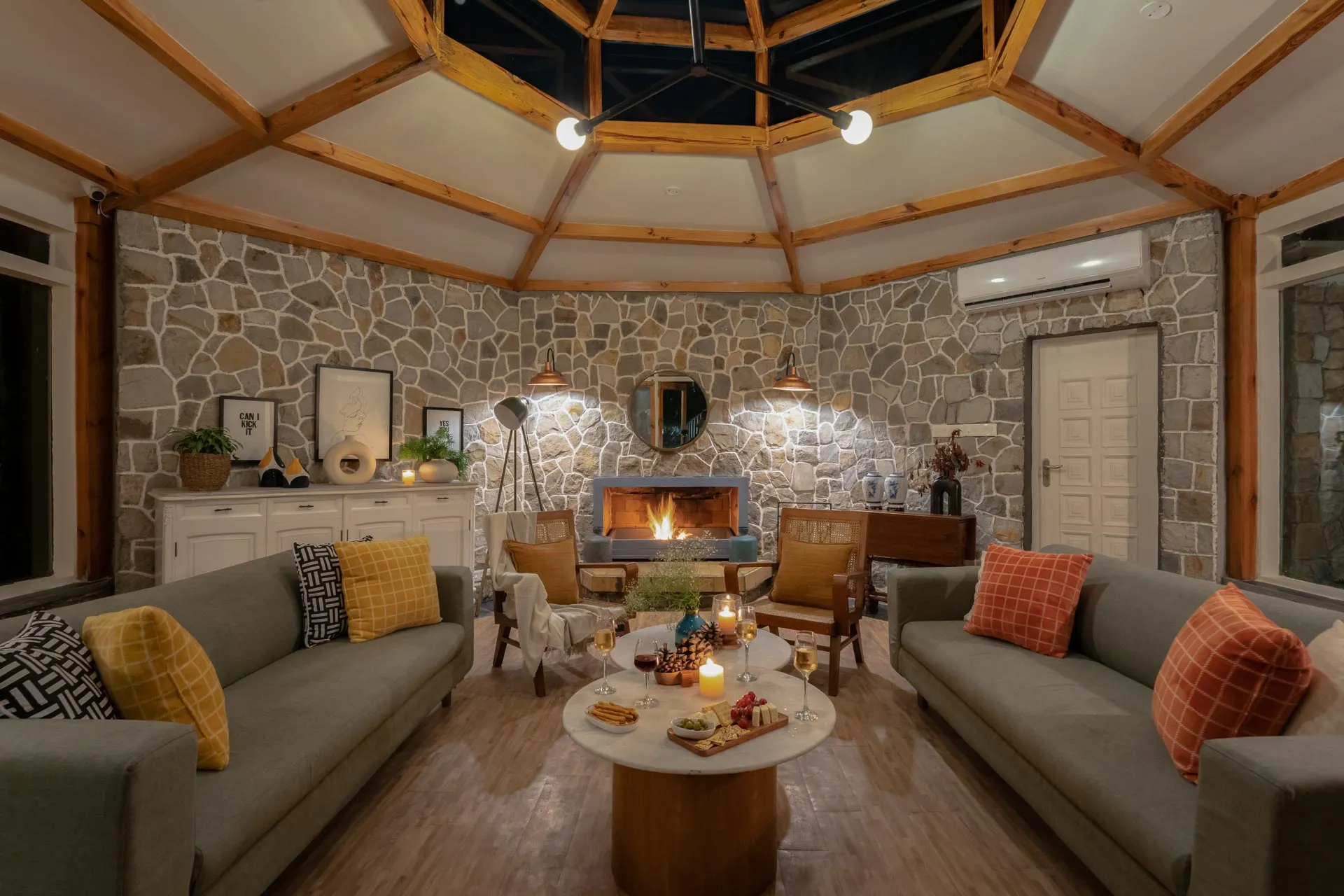 Ivy Cottage - Outhouse with fire place