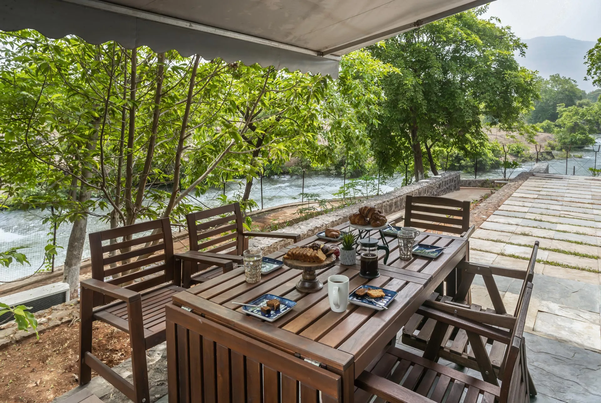 Maharajah House - Riverside dining