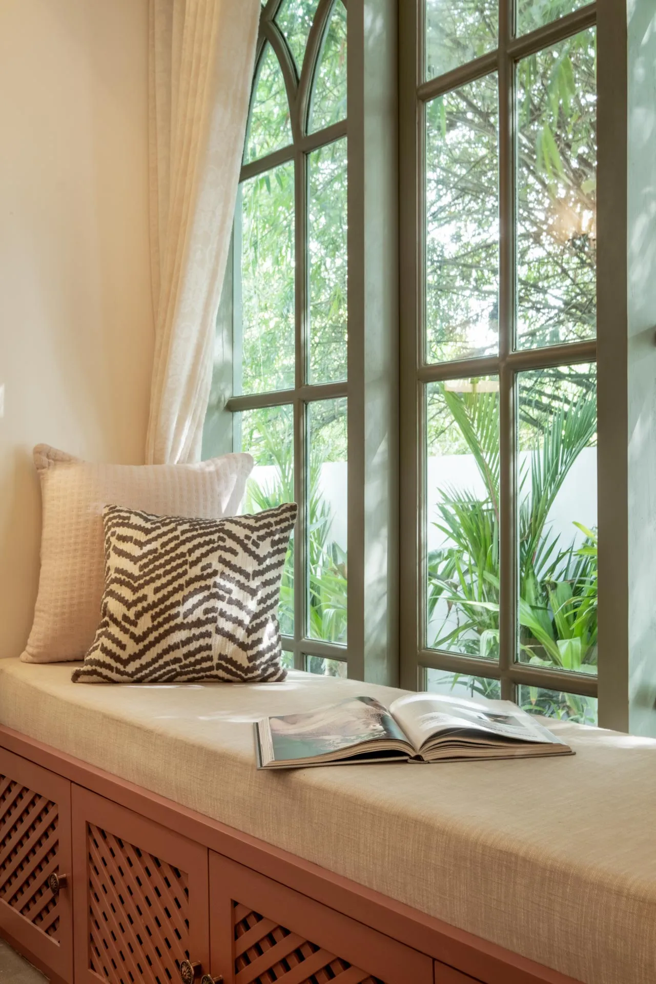Maison 9 - Bedroom Window