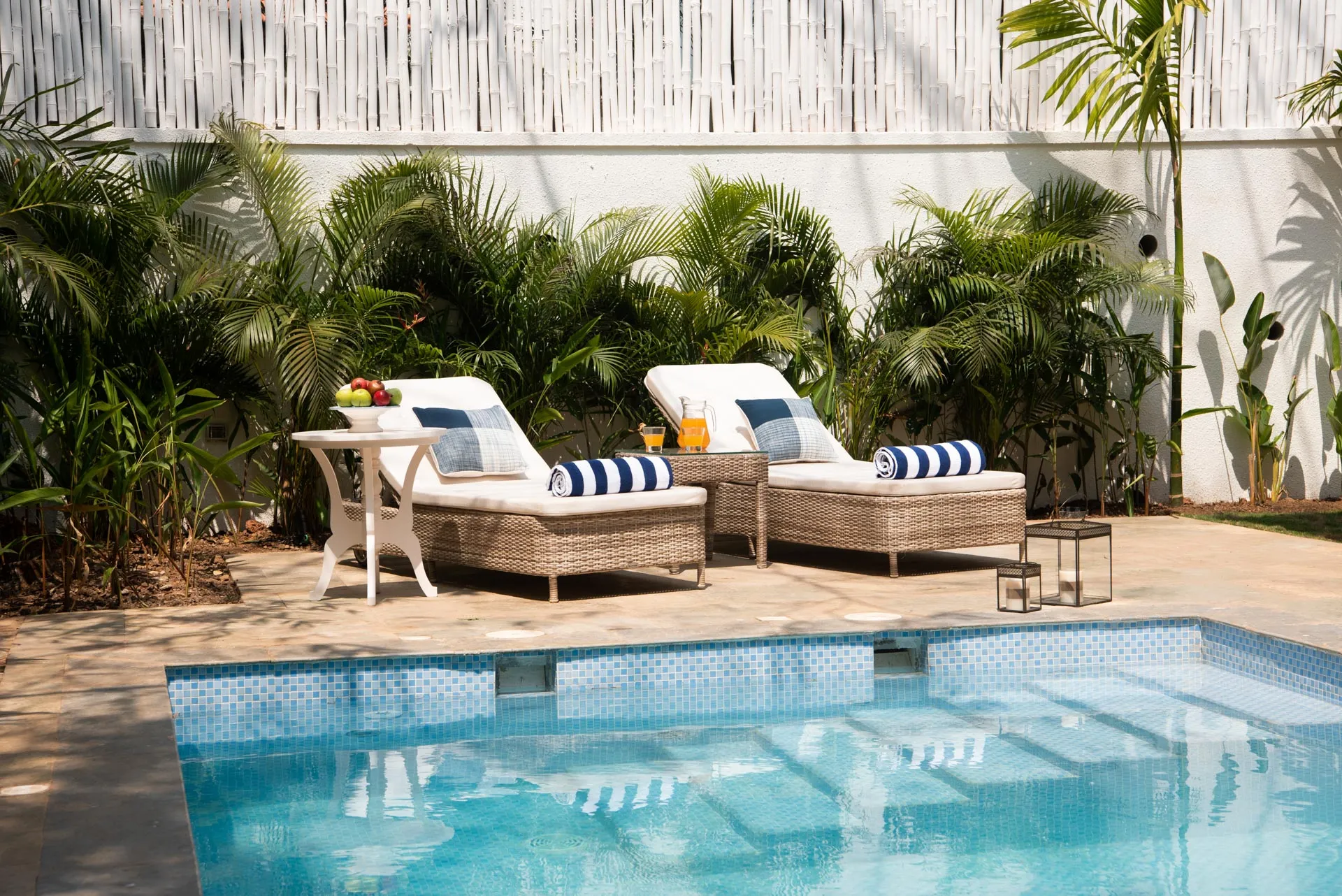 Monforte - Villa B - Poolside Seating Area