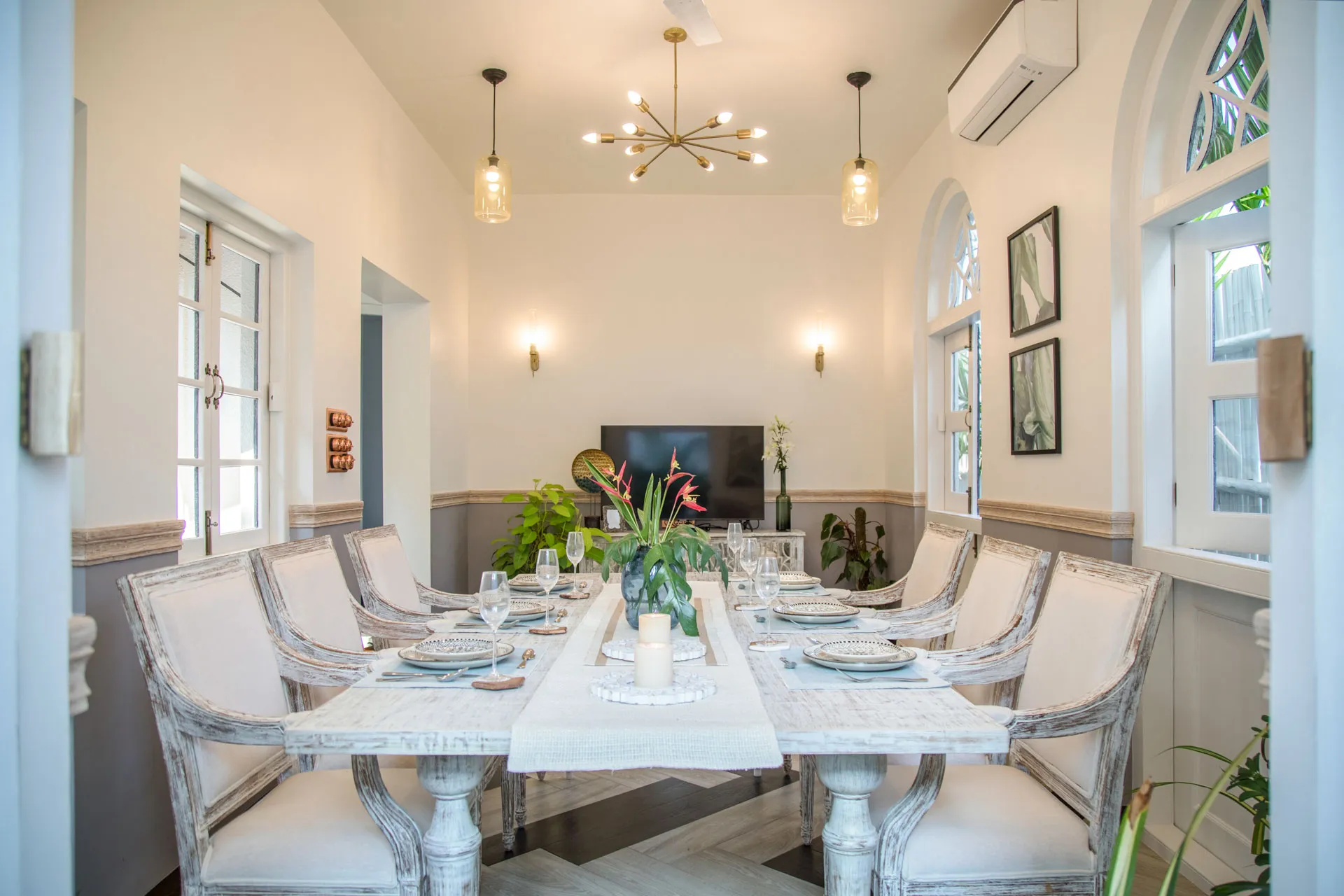 Monforte Villa E – Dining Table