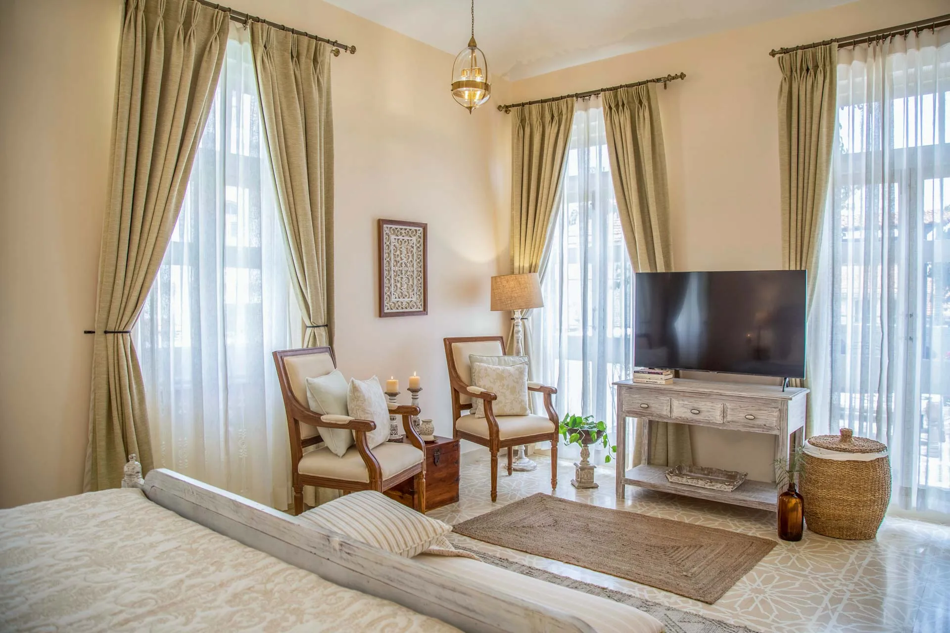 Monforte Villa H - Bedroom Seating Area