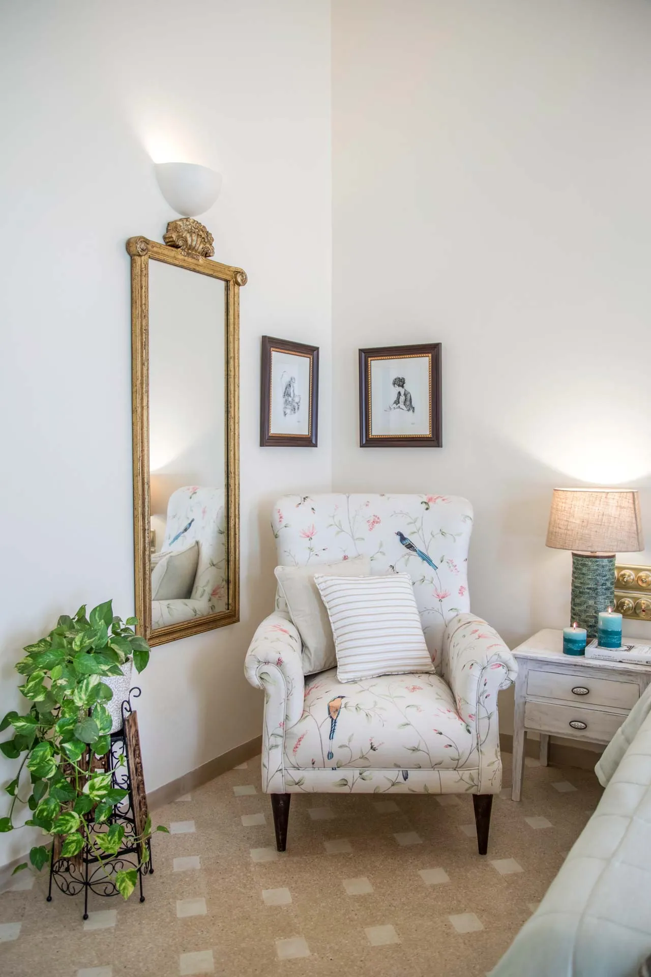 Monforte Villa H - Luxurious Chair