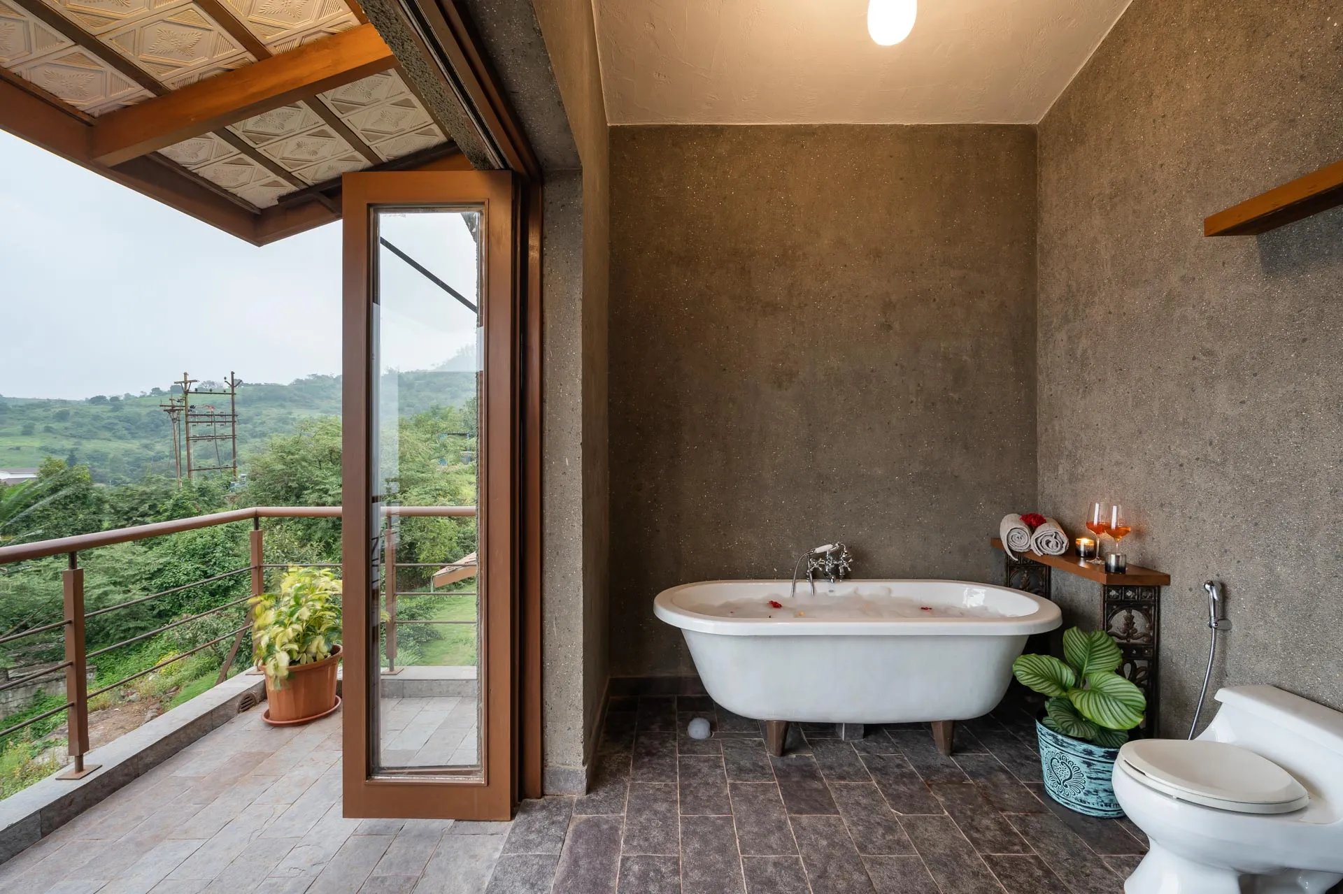 Om Anantha - Infinitum -  Bathroom with a bathtub