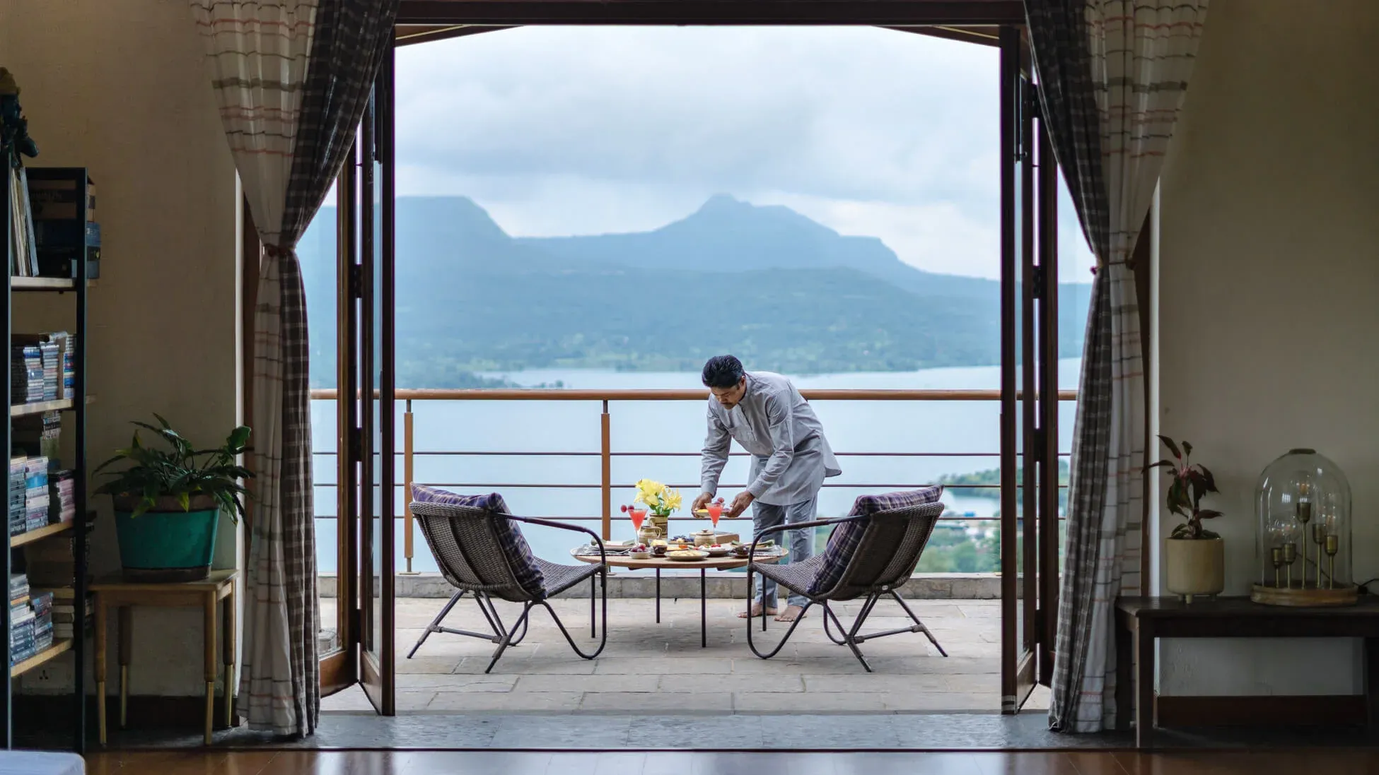 Breakfast with Lake view | Om Anantha - Infinitum