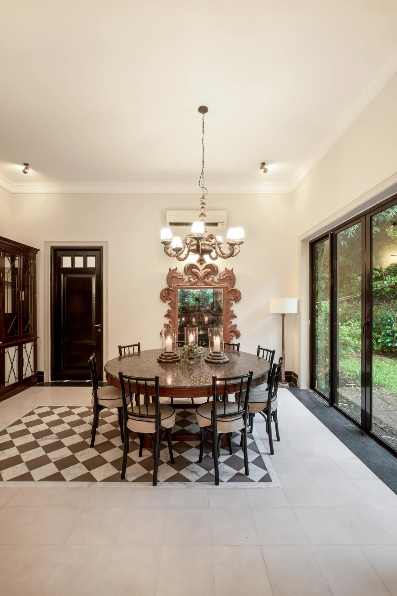 Orchard Villa - Dining Table Area