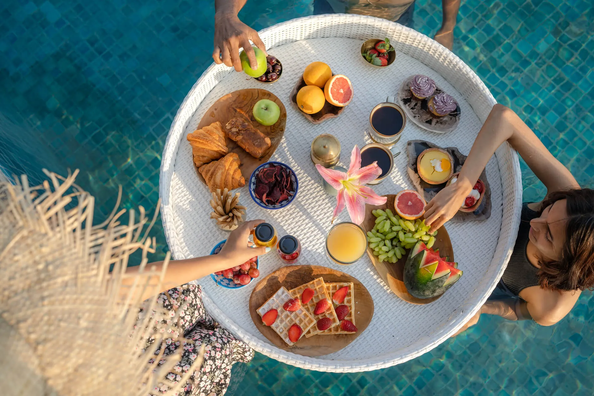 Floating Breakfast - The Ray Villa