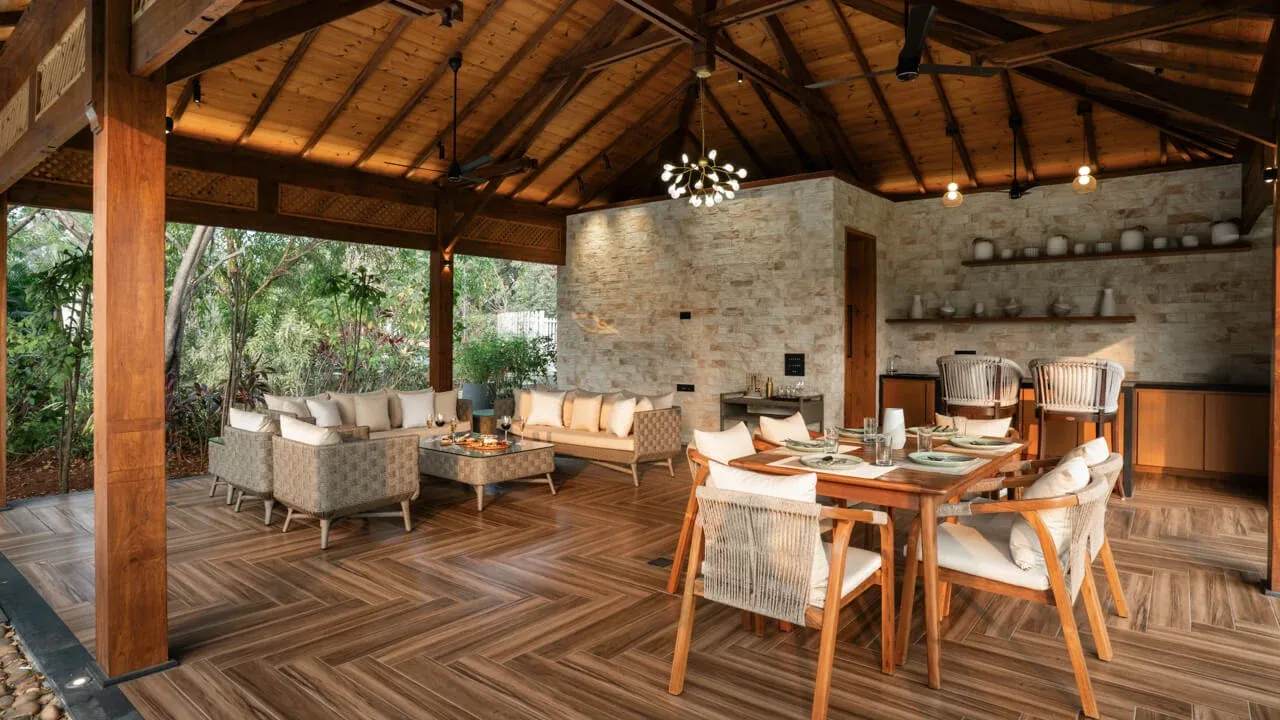 Riyuvann Estate - Poolside Gazebo