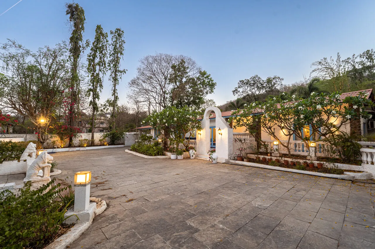 Villa with Pool | Villa Santorini in Alibaug