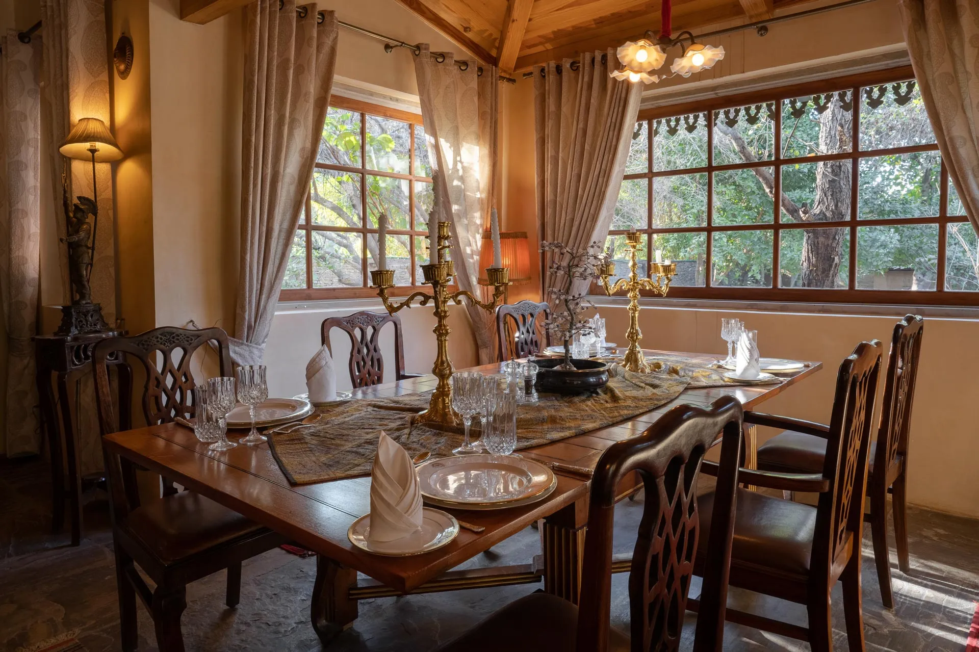 Srinivas - The Royal Residence - Outhouse Dining area