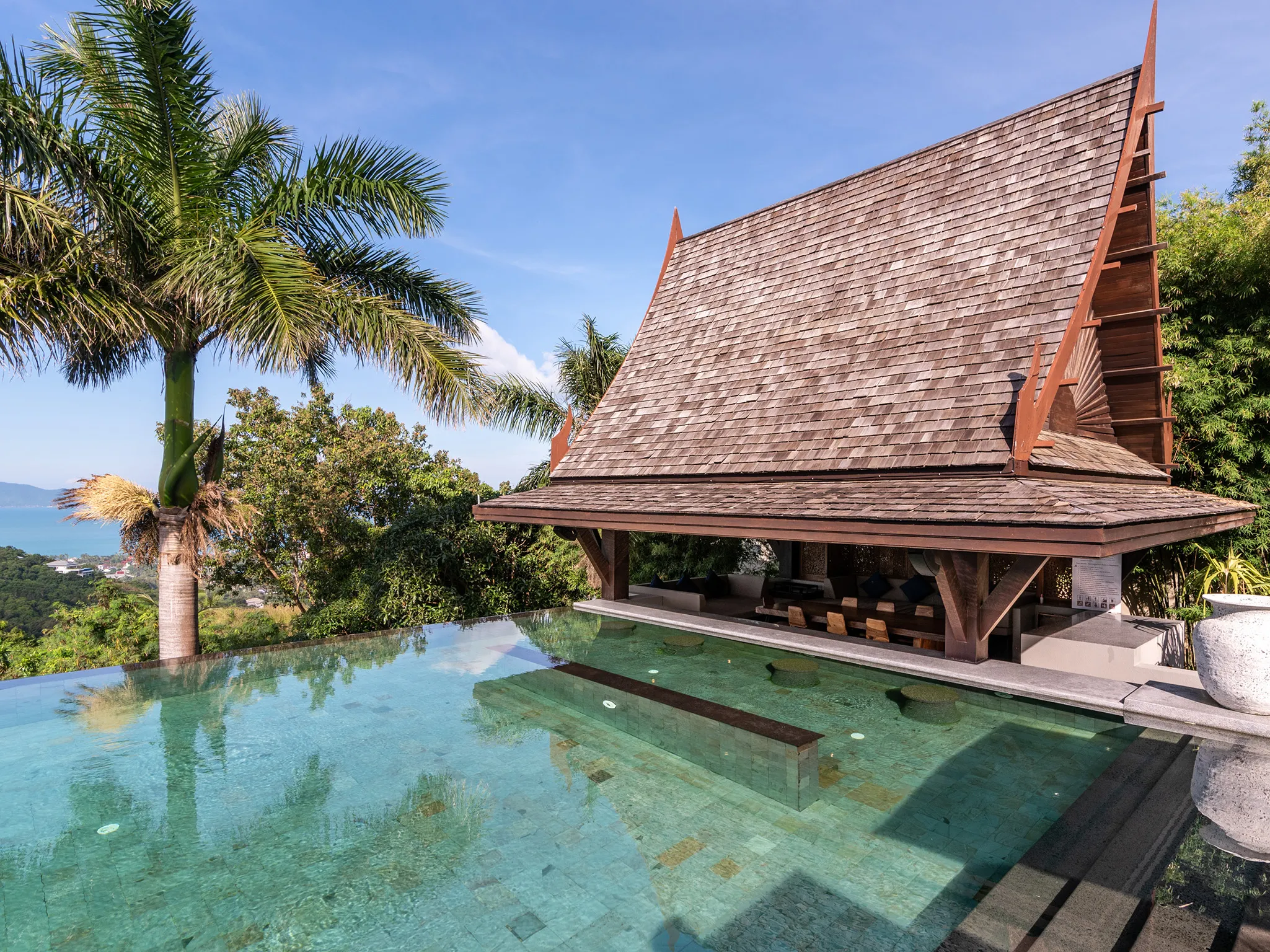 Villa Suralai - Pool and sunken sala