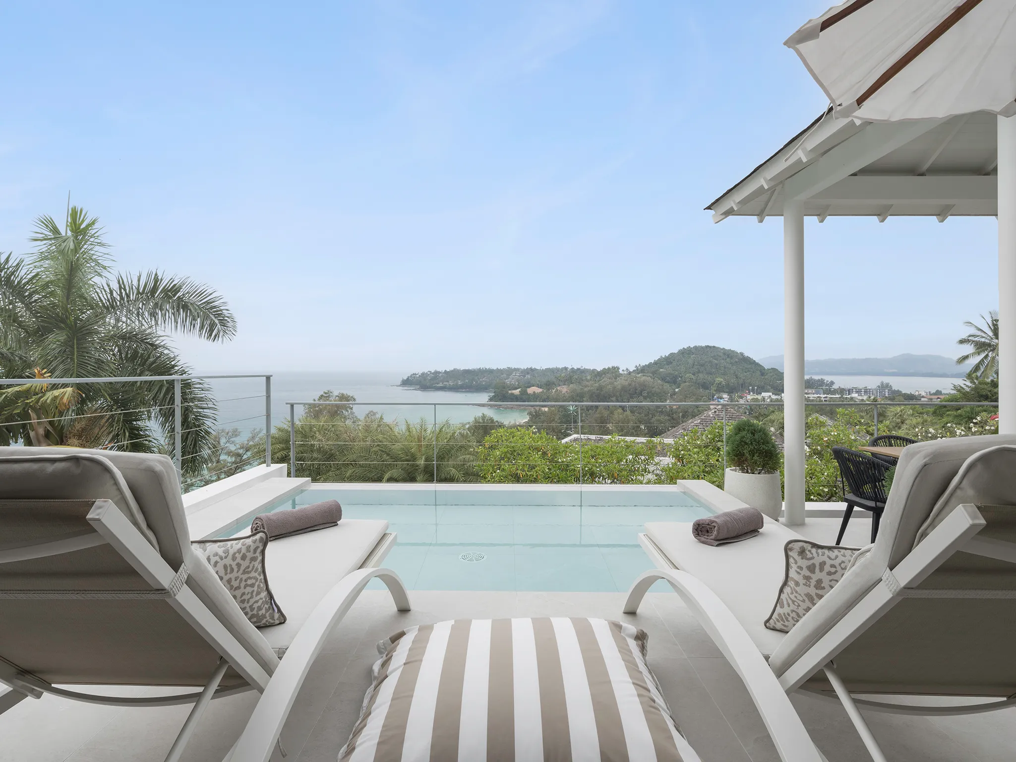 Surin Seaview Villa - Plunge pool with a majestic ocean view