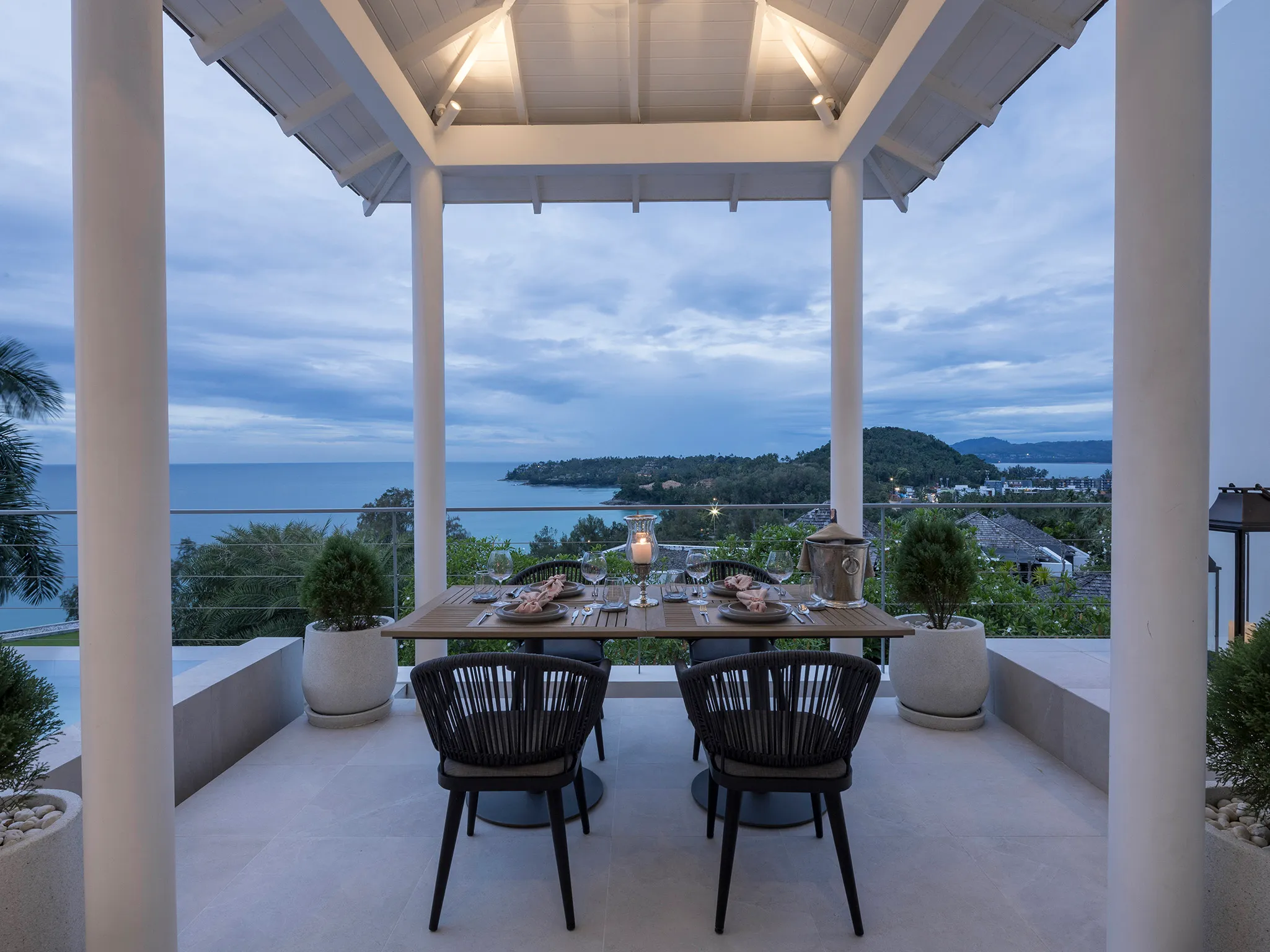 Surin Seaview Villa - Romantic dining pavilion
