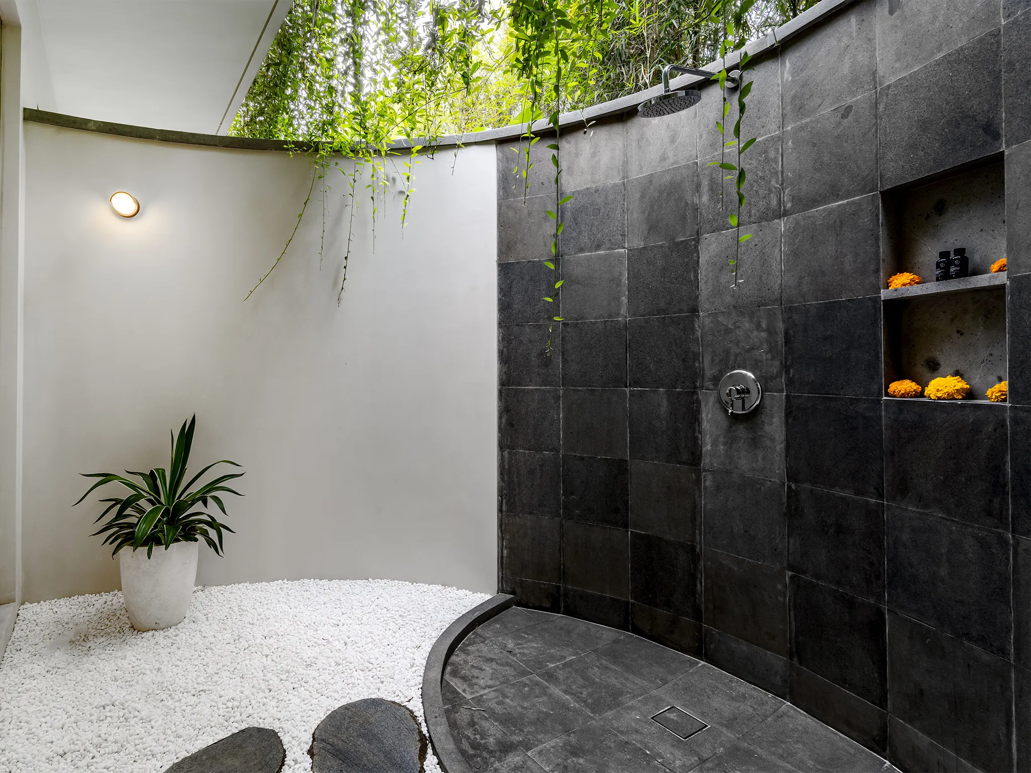 Pala Ubud - Villa Catur - Serene en suite outdoor shower