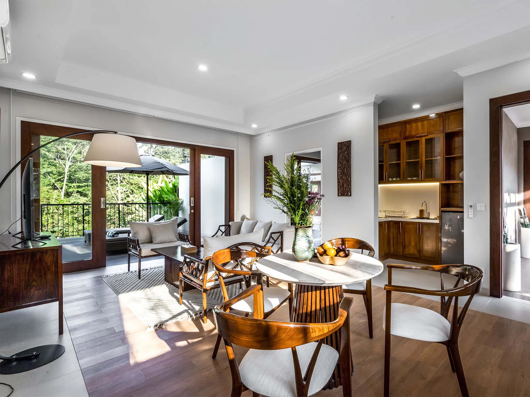 Pala Ubud - Villa Seraya A - Intimate living and dining spaces