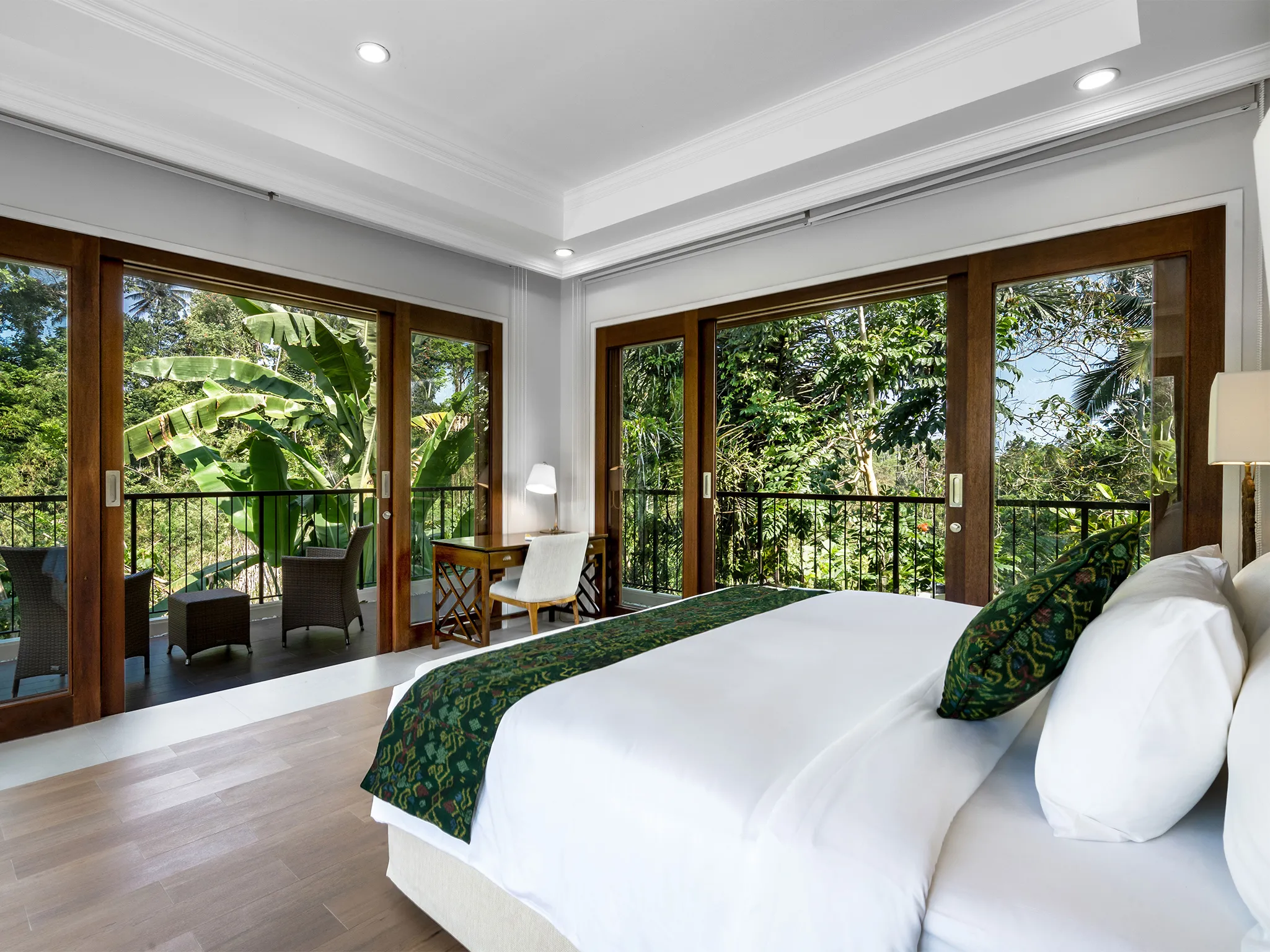 Pala Ubud - Villa Seraya B - Restful master bedroom eclosed by nature