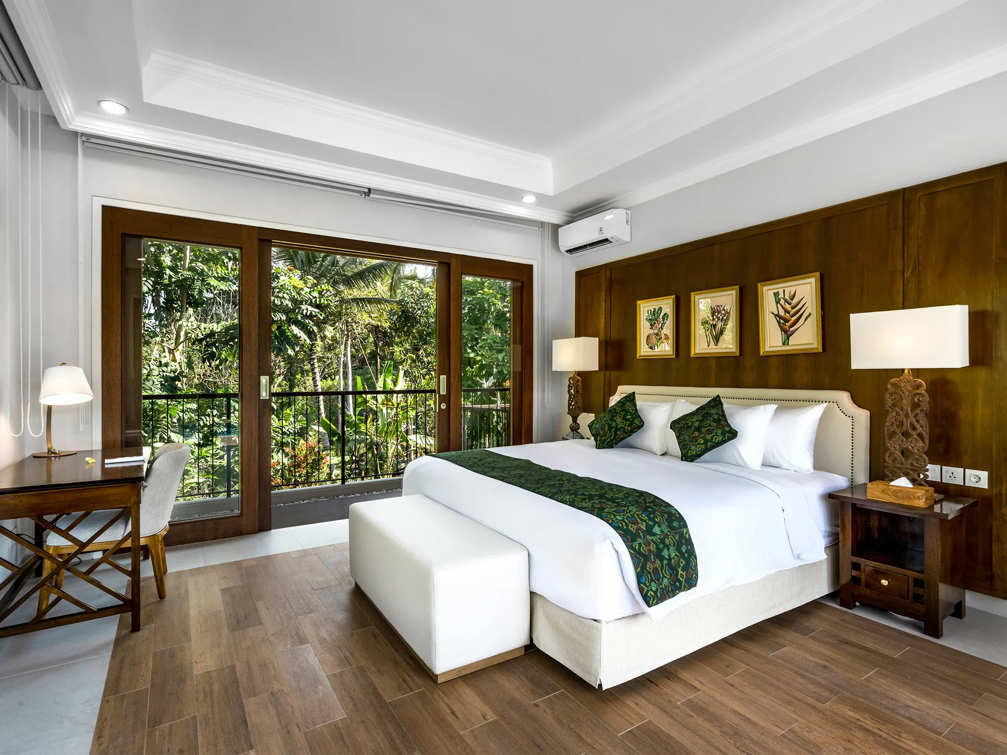 Pala Ubud - Villa Seraya B - Soothing master bedroom by the balcony