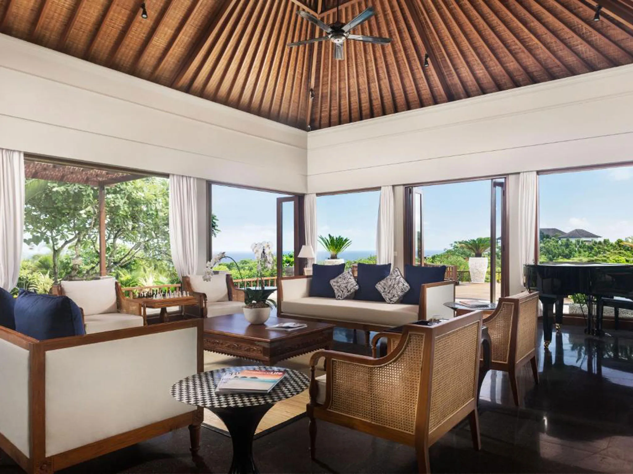 The Shanti Residence - Overlooking Living Area