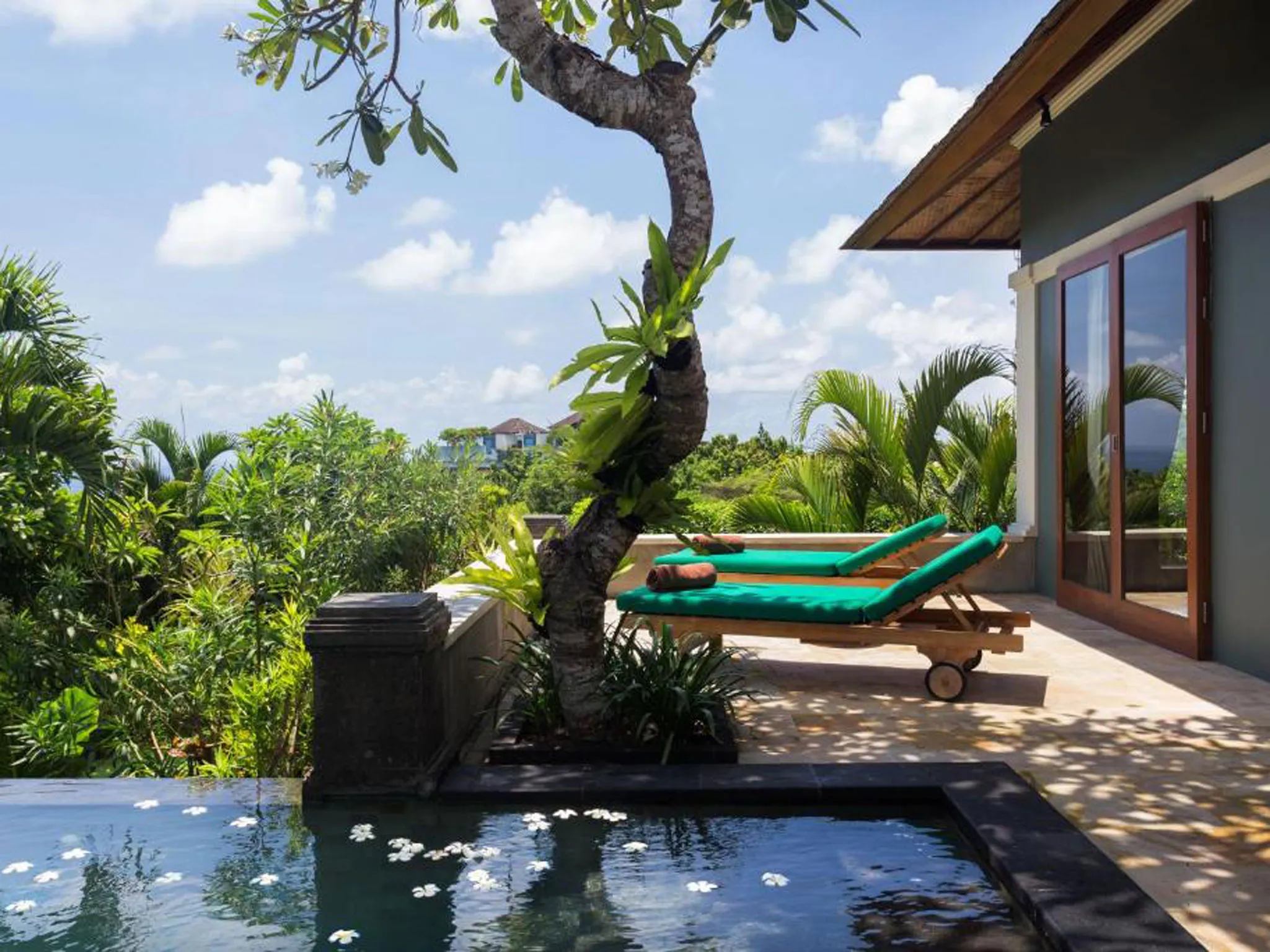 The Shanti Residence - Pool Side Sun Loungers