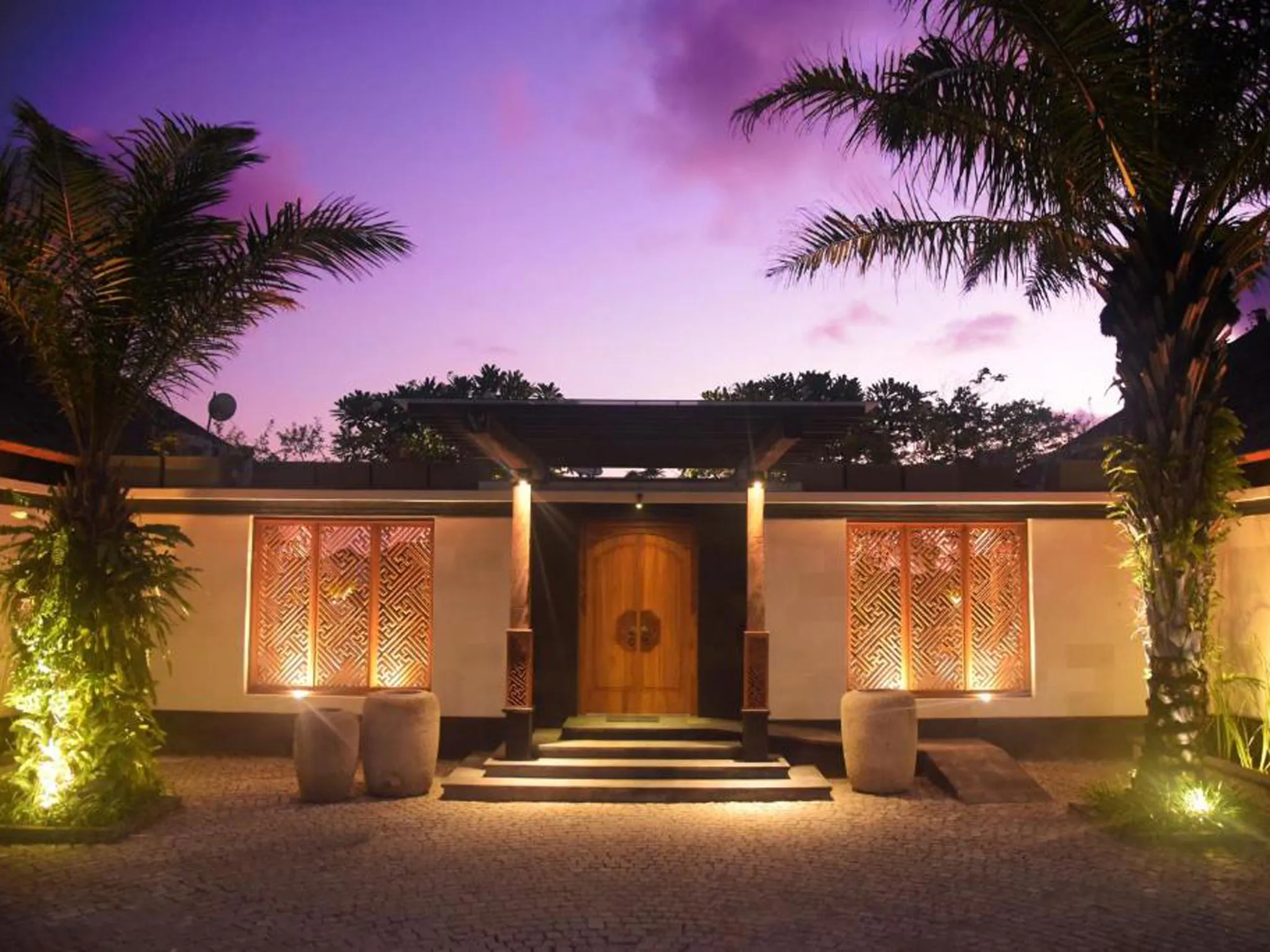 The Shanti Residence - Entrance at Dusk
