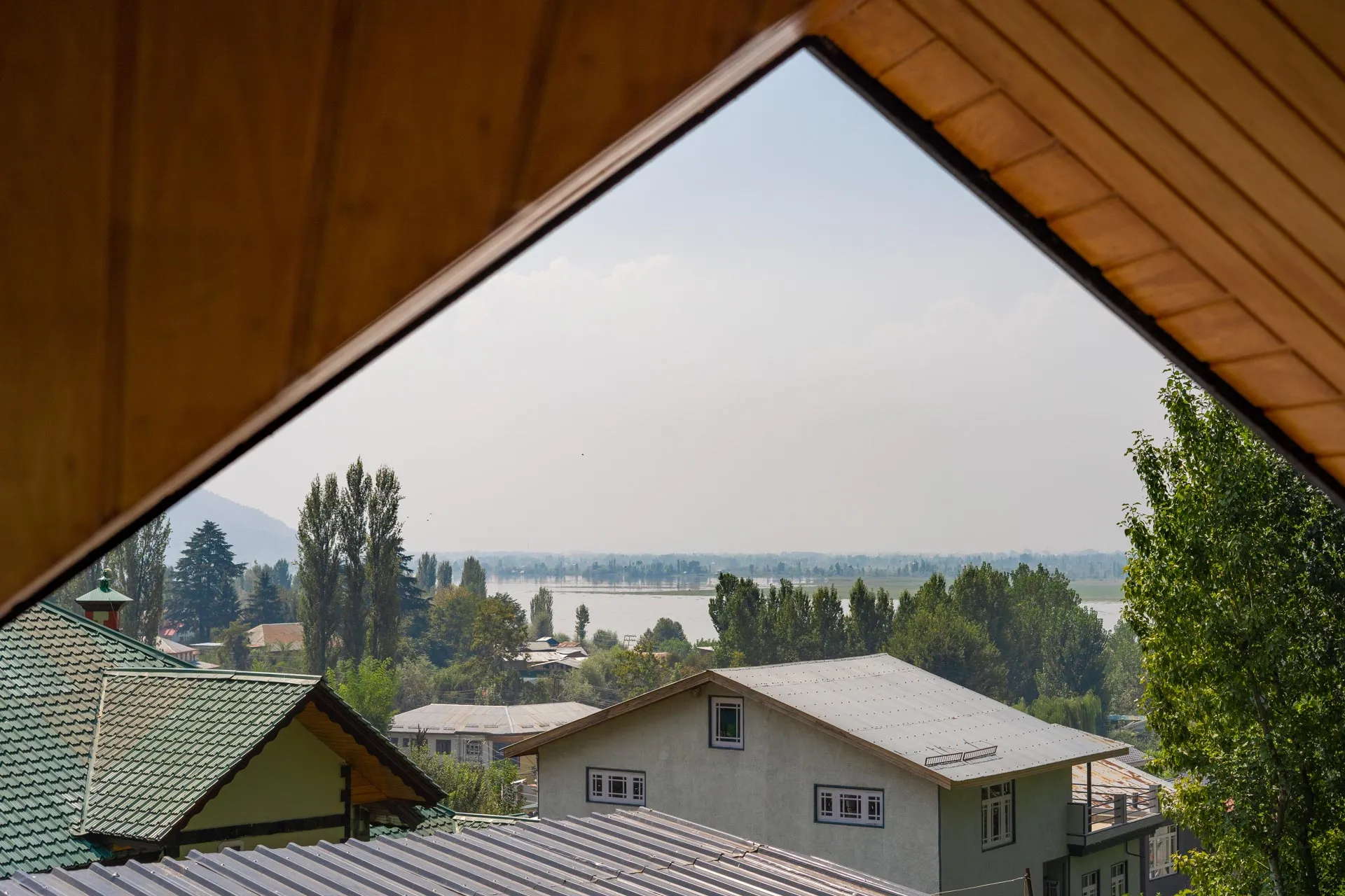 Zaznar - The White House - View of Dal lake
