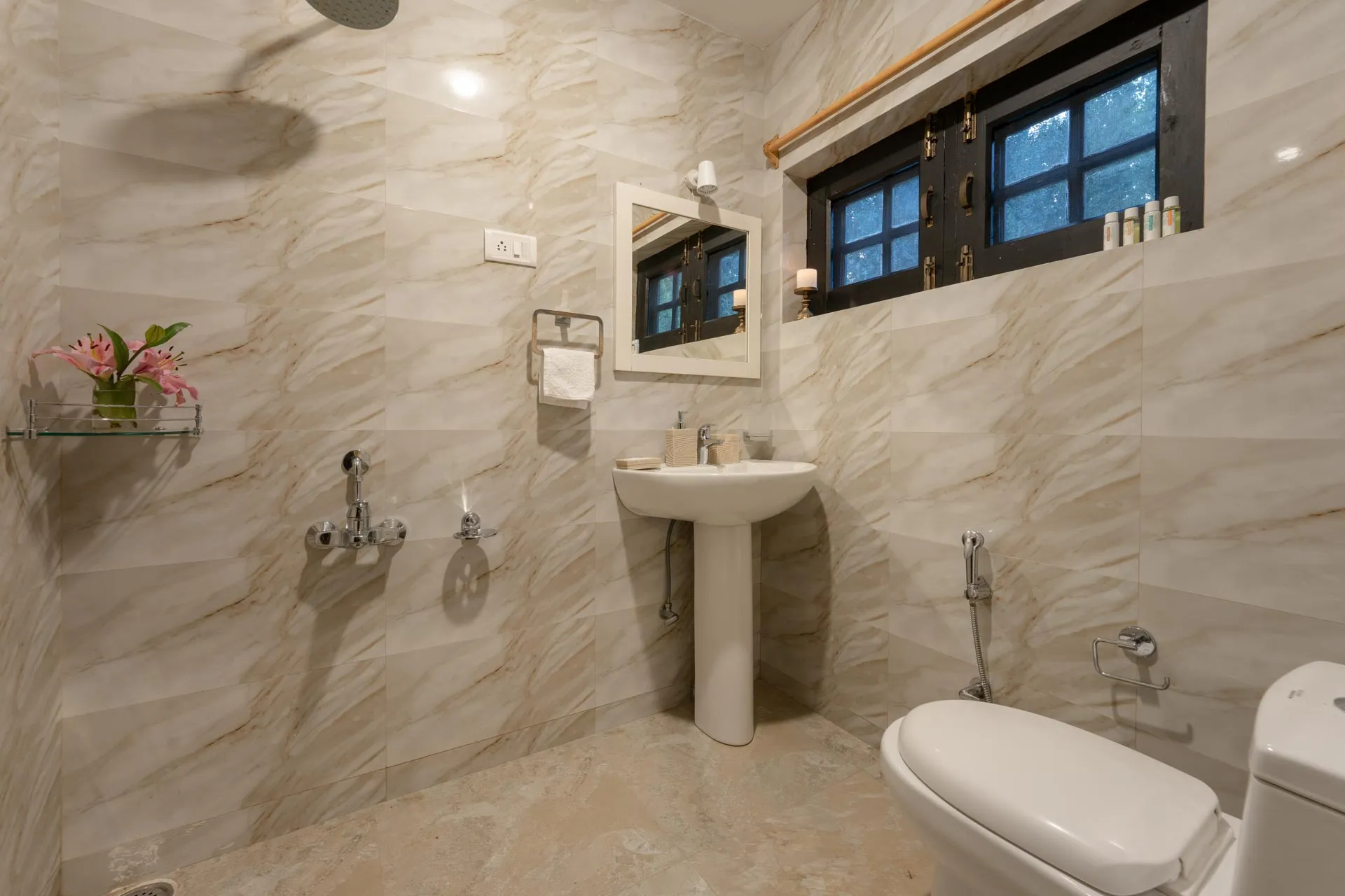 Zaznar - The White House - Best villas in Srinagar
