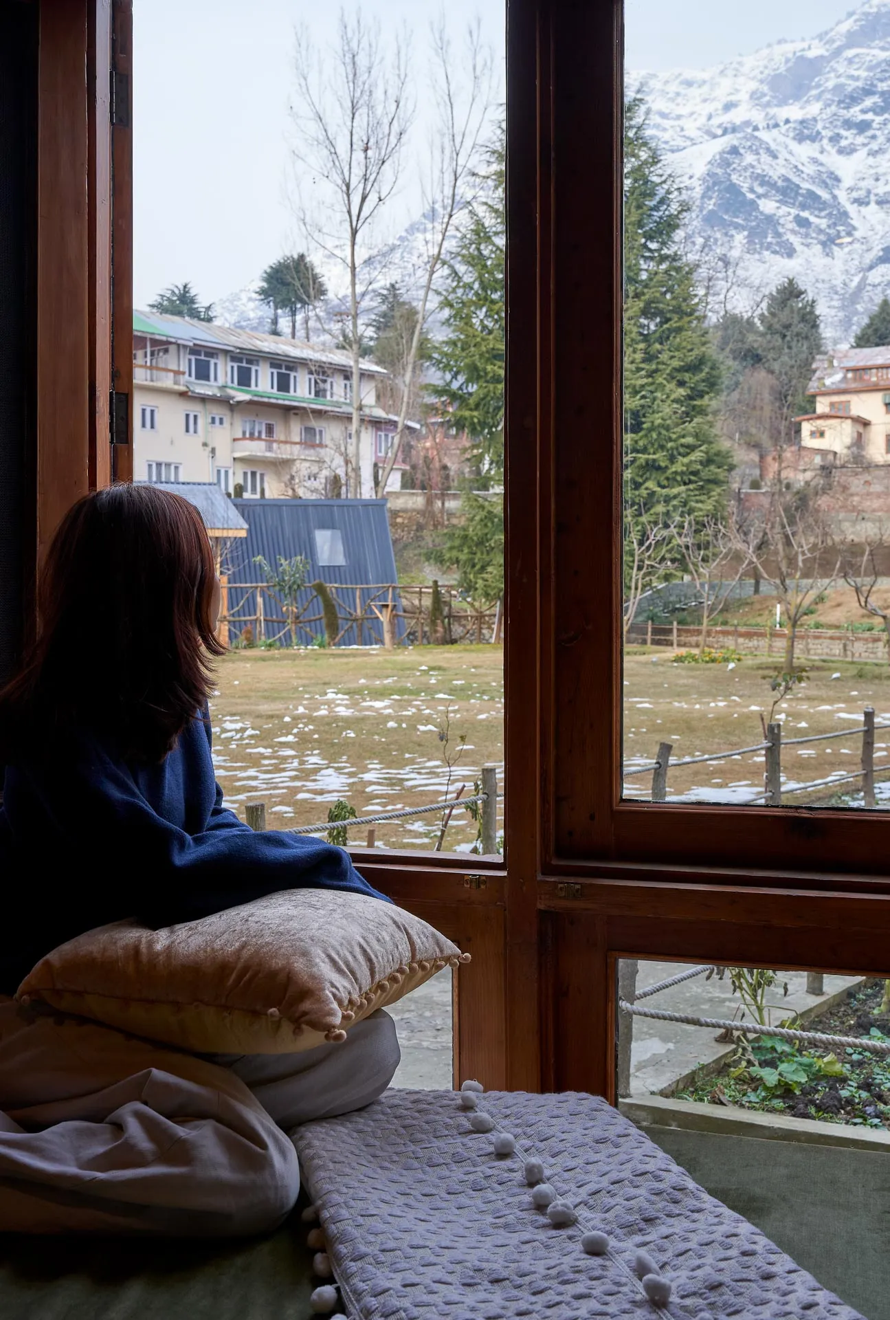 Zaznar - The White Cottage - Landing View
