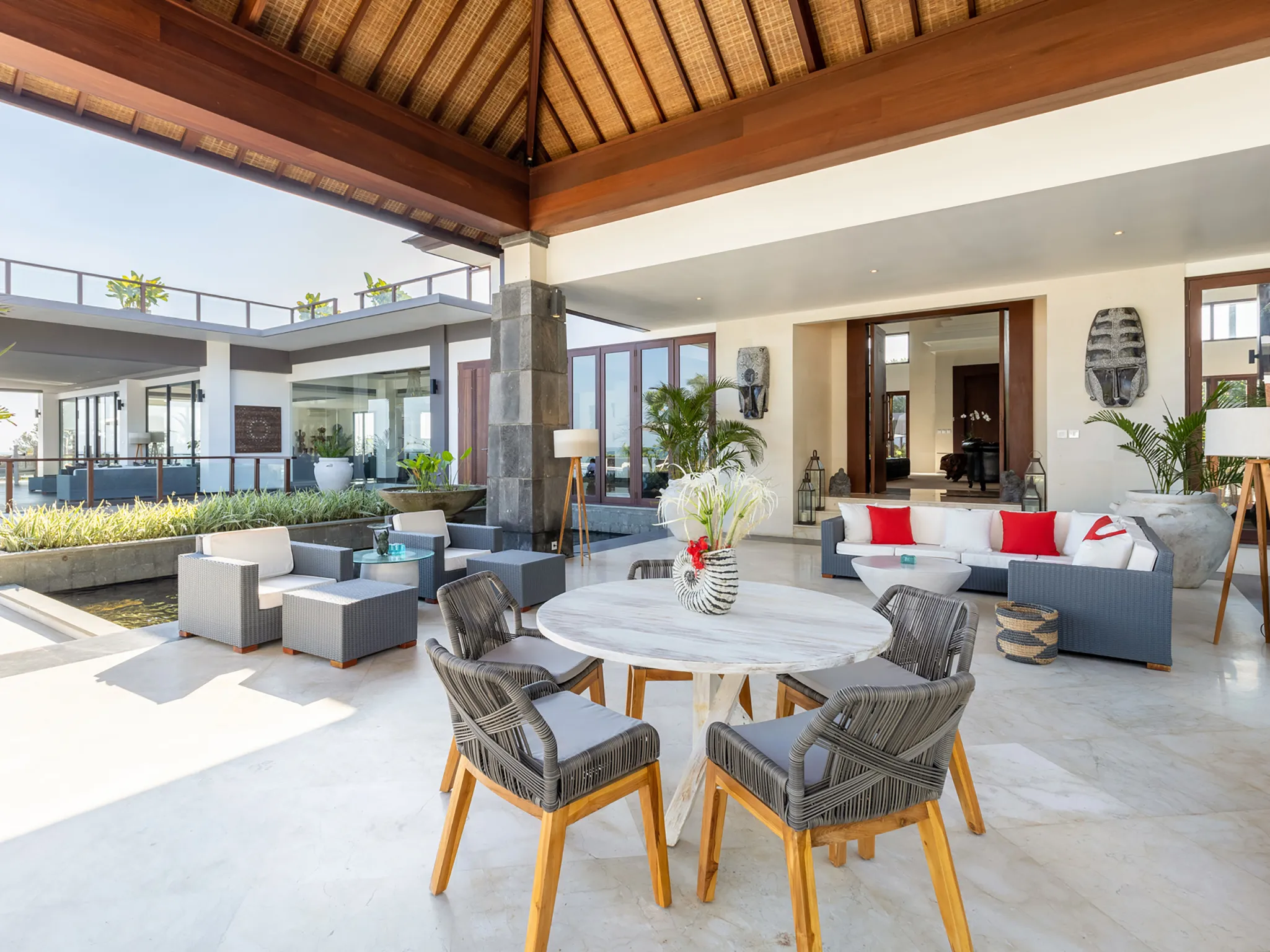 Tirtha Bayu Villa I - Bright outdoor living space
