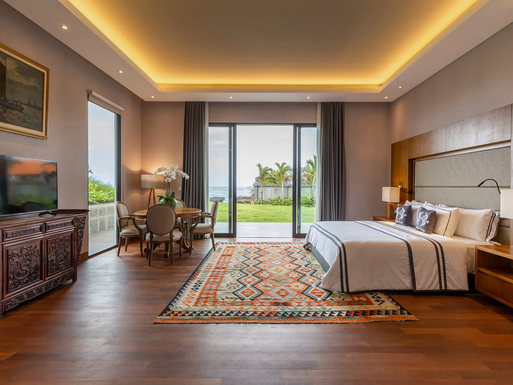 Tirtha Bayu Villa I - Deluxe Suite with seating area and garden access