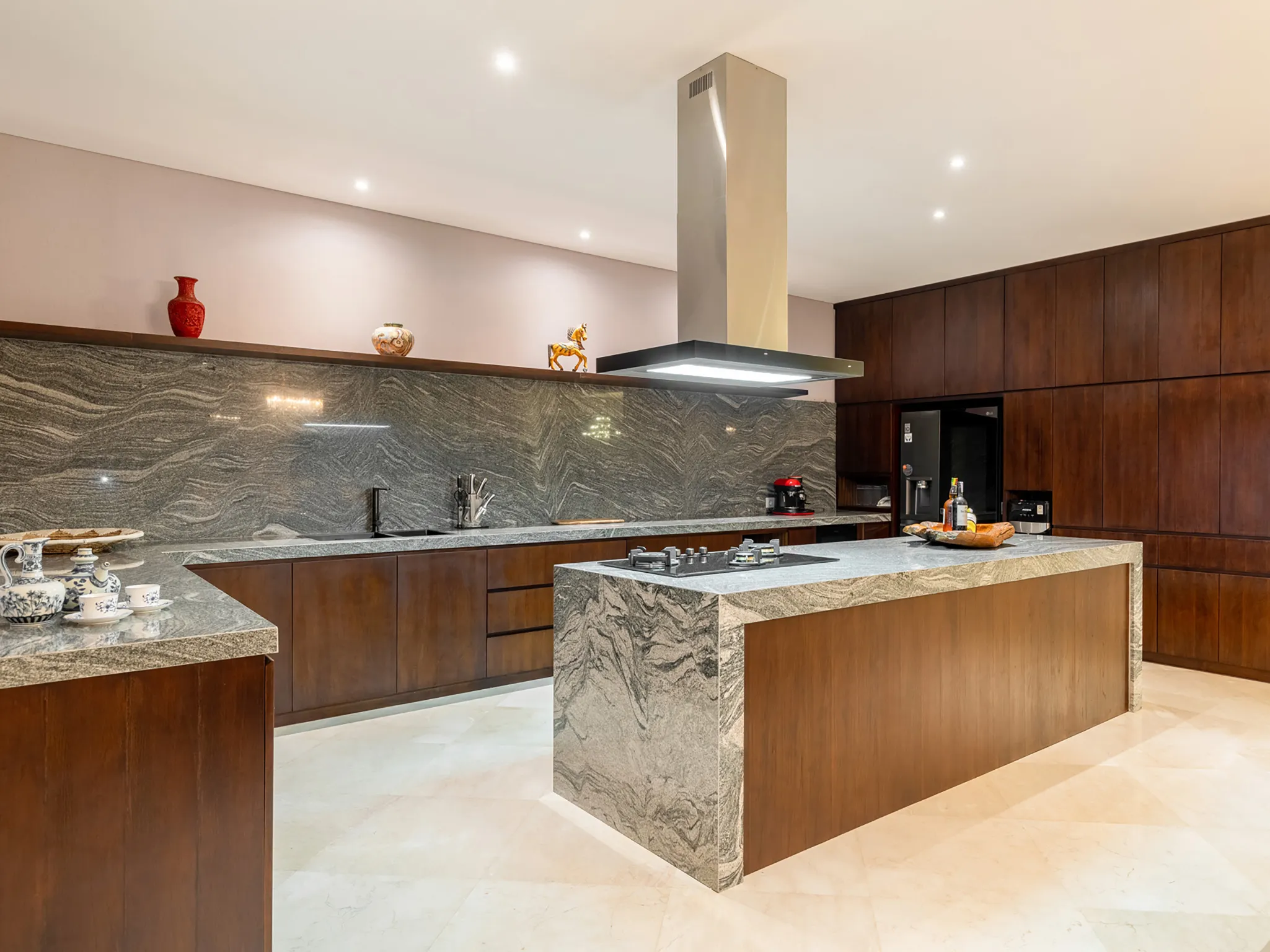 Tirtha Bayu Villa I - Well-appointed kitchen