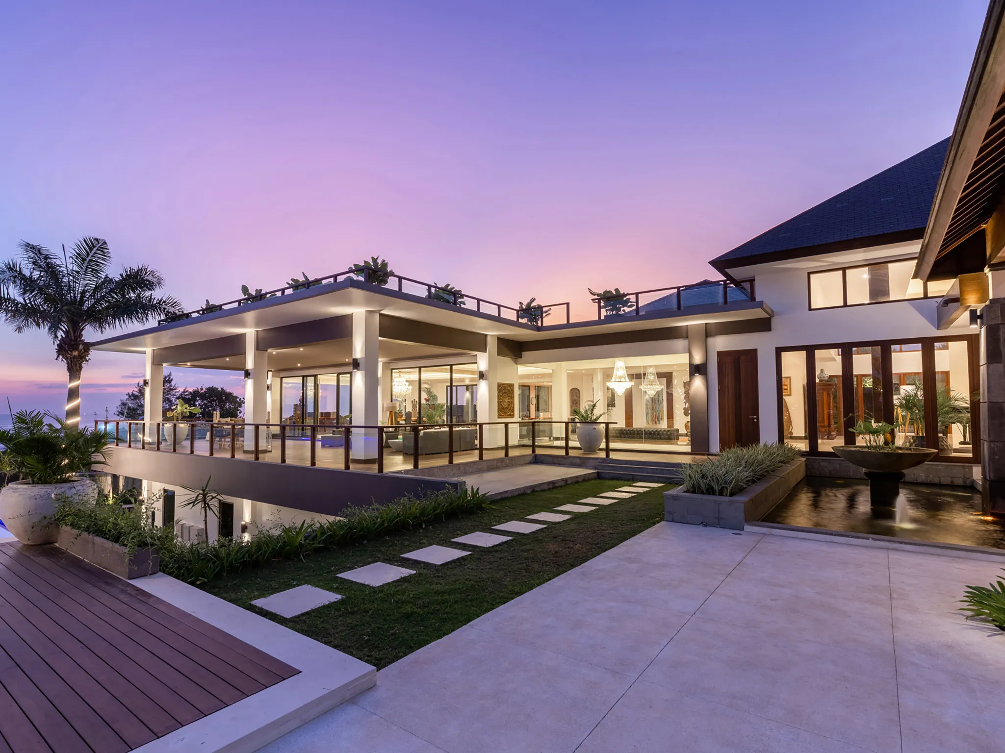 Tirtha Bayu Villa I - Villa and view at night