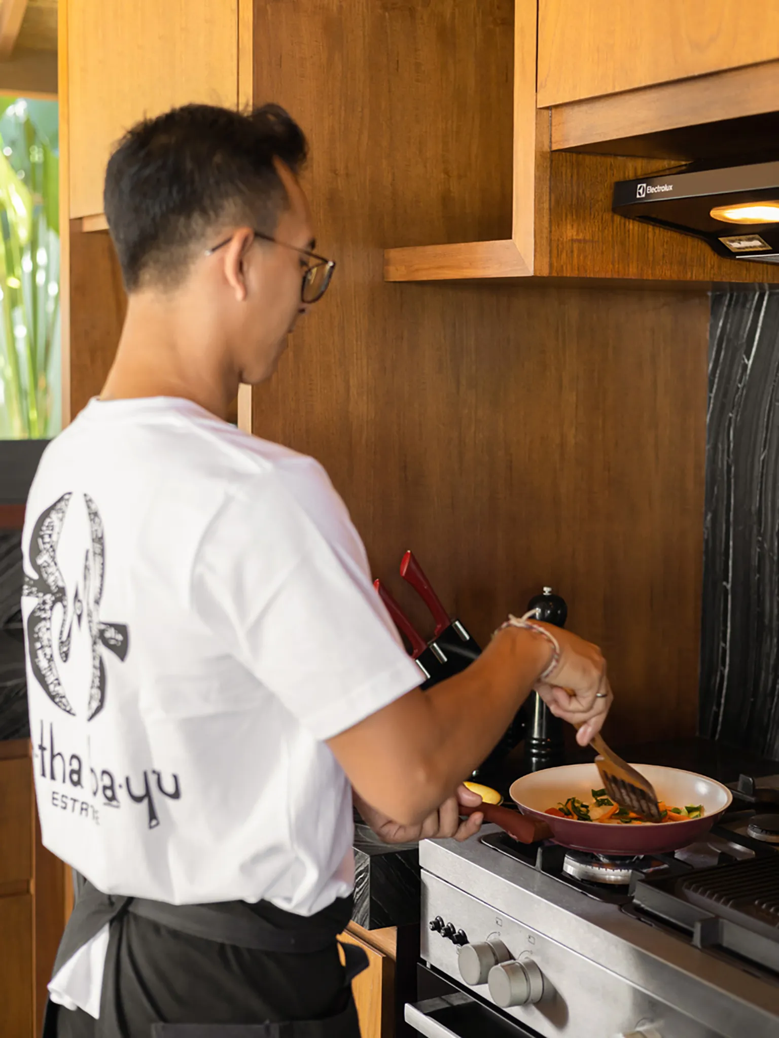 Tirtha Bayu Villa I - Cook