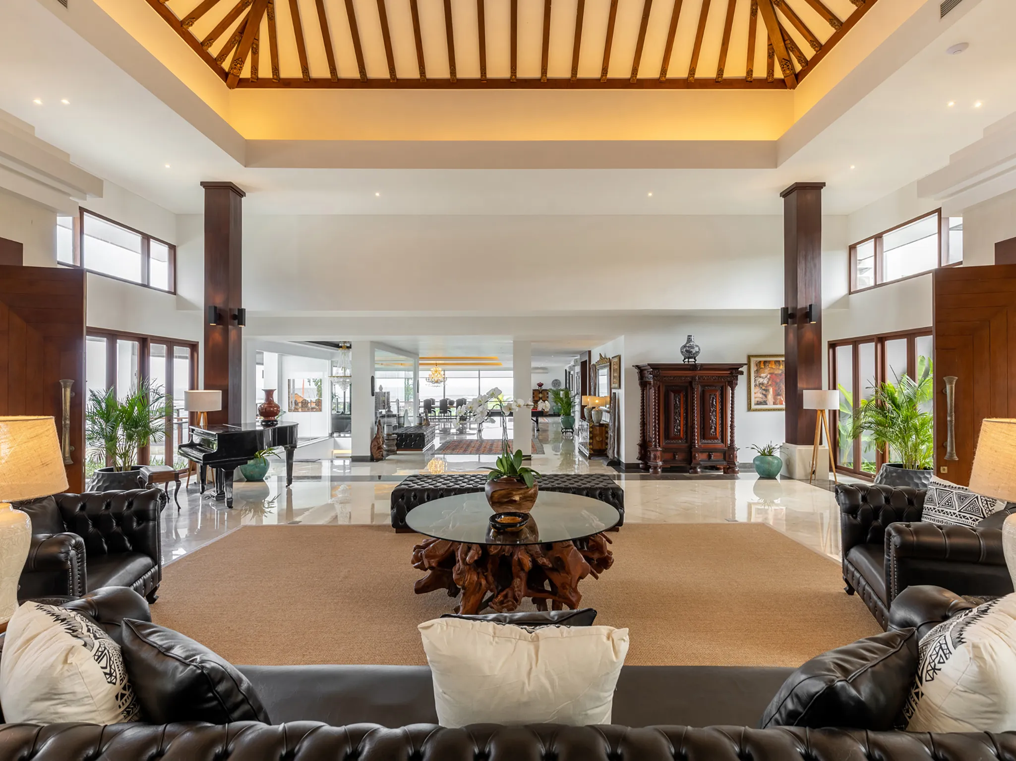 Tirtha Bayu Villa I - Palatial interiors