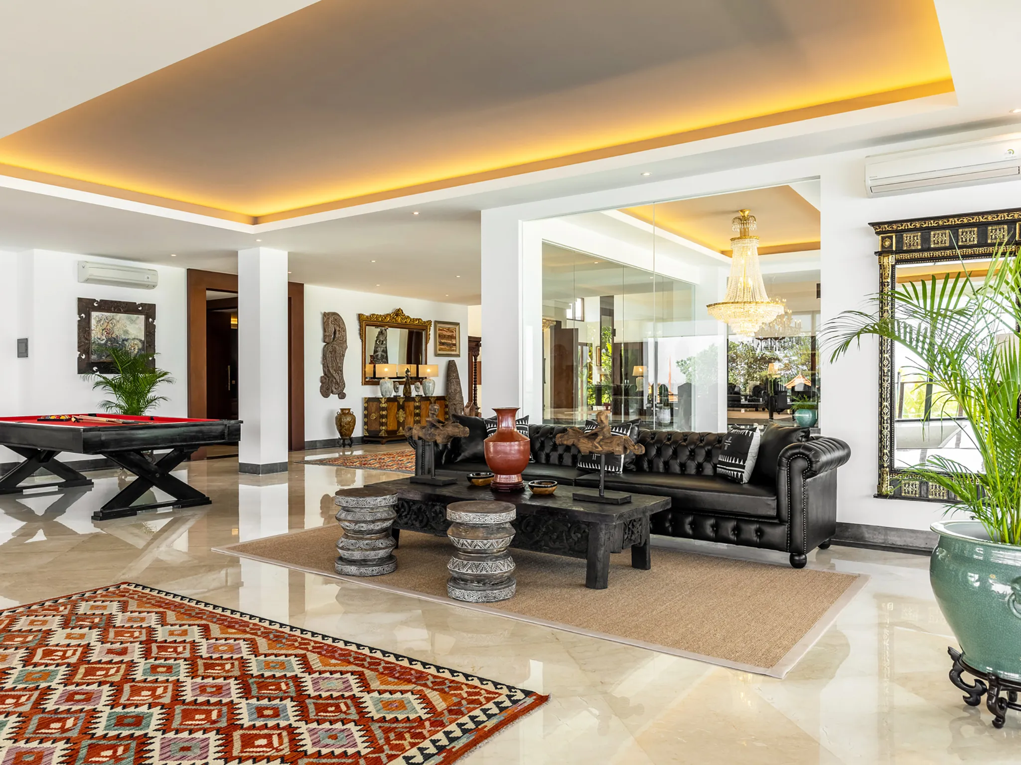 Tirtha Bayu Villa I - Living area with billiards table
